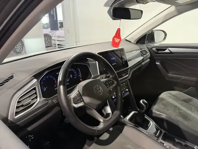 Volkswagen T-Roc view 8