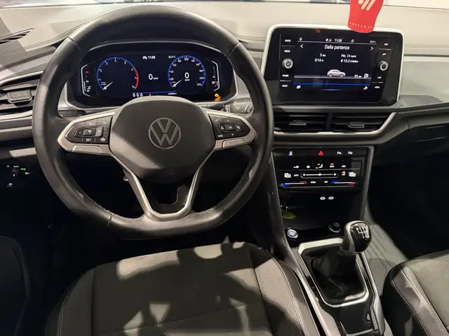 Volkswagen T-Roc view 11