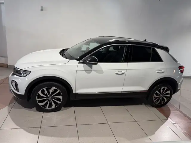 Volkswagen T-Roc view 2