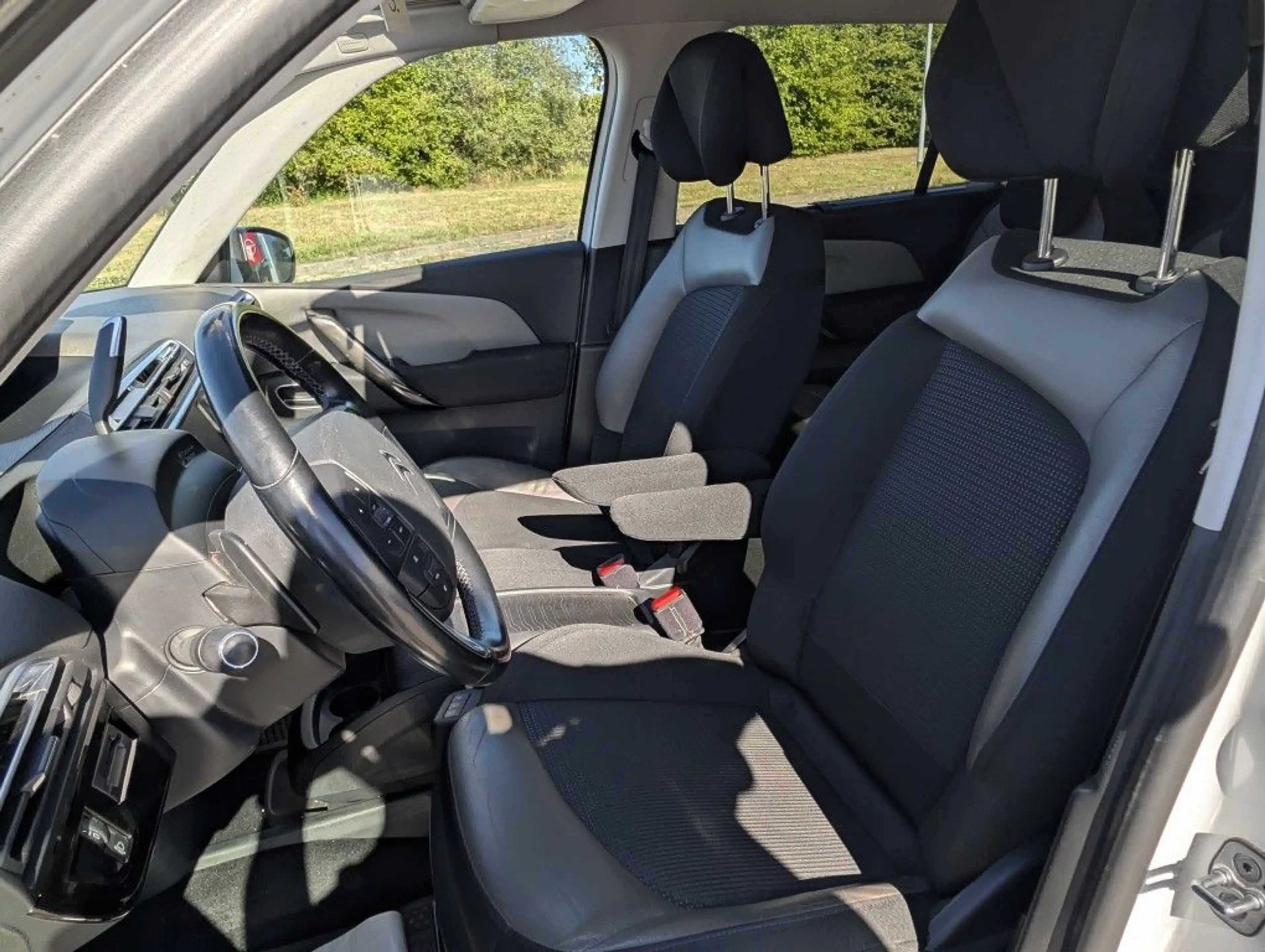 Citroen Grand C4 Picasso BlueHDi 120 EAT6 SHINE — photo 6