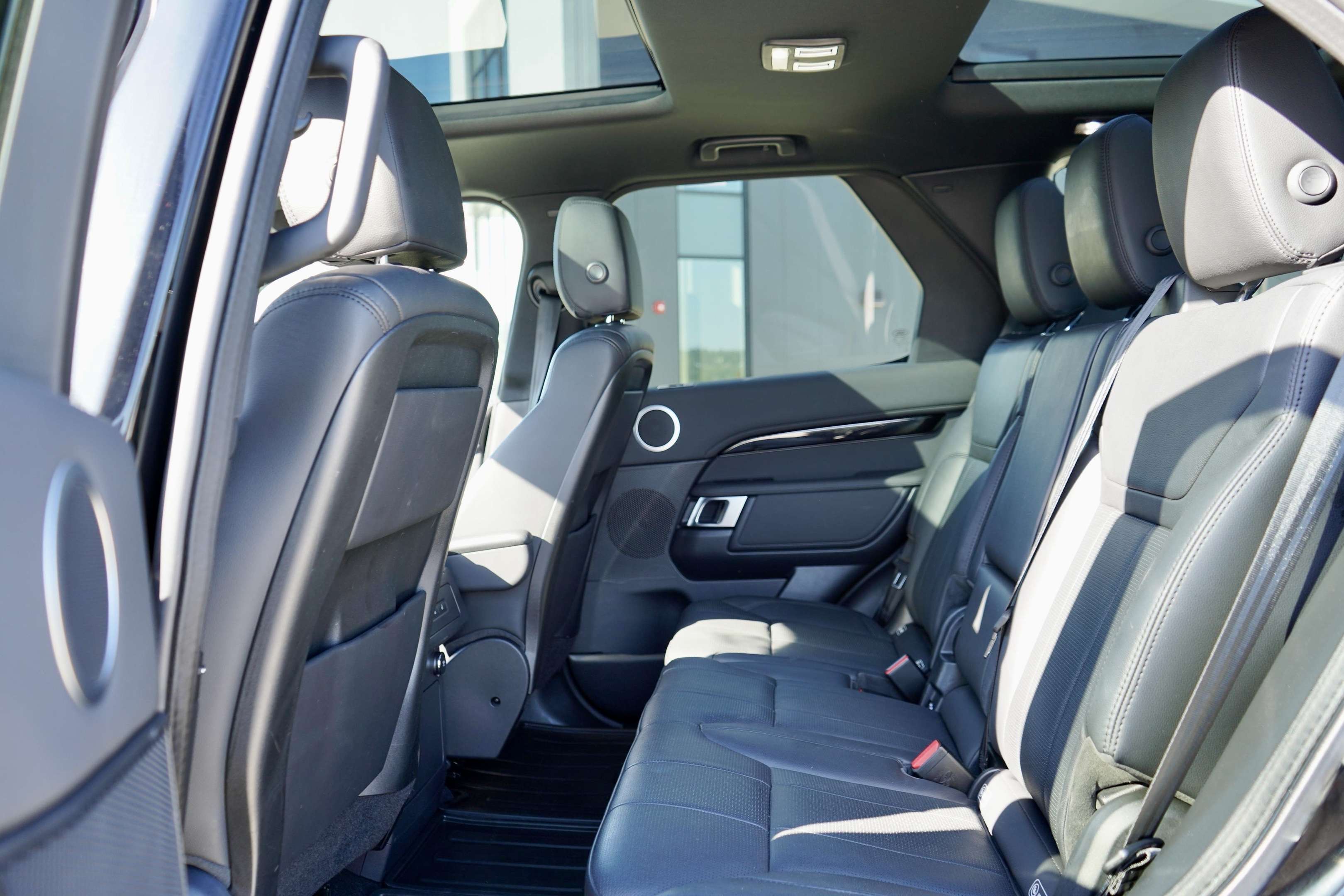 2019 Land Rover Discovery SE Td6 4WD thumb 11