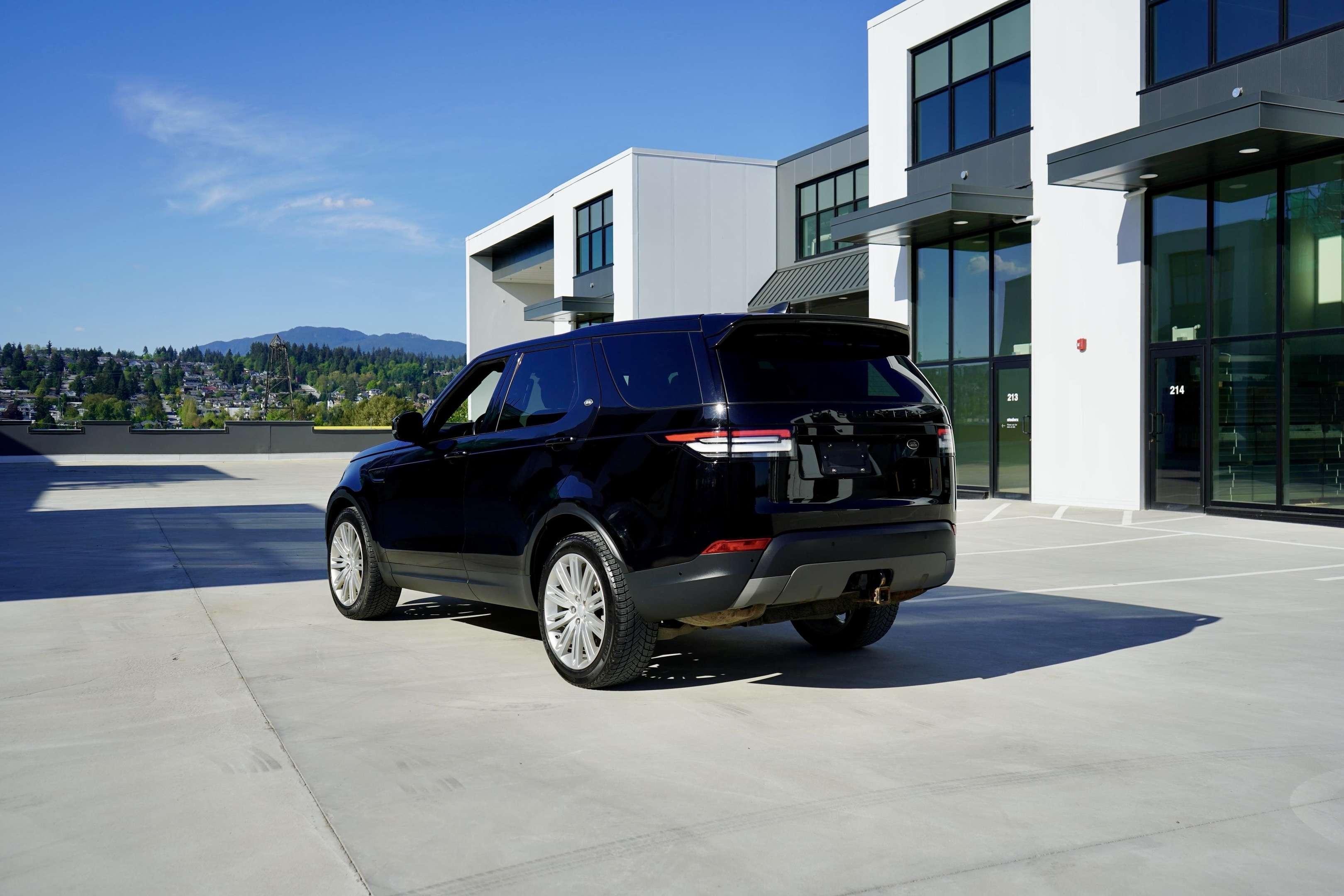 2019 Land Rover Discovery SE Td6 4WD alt 4