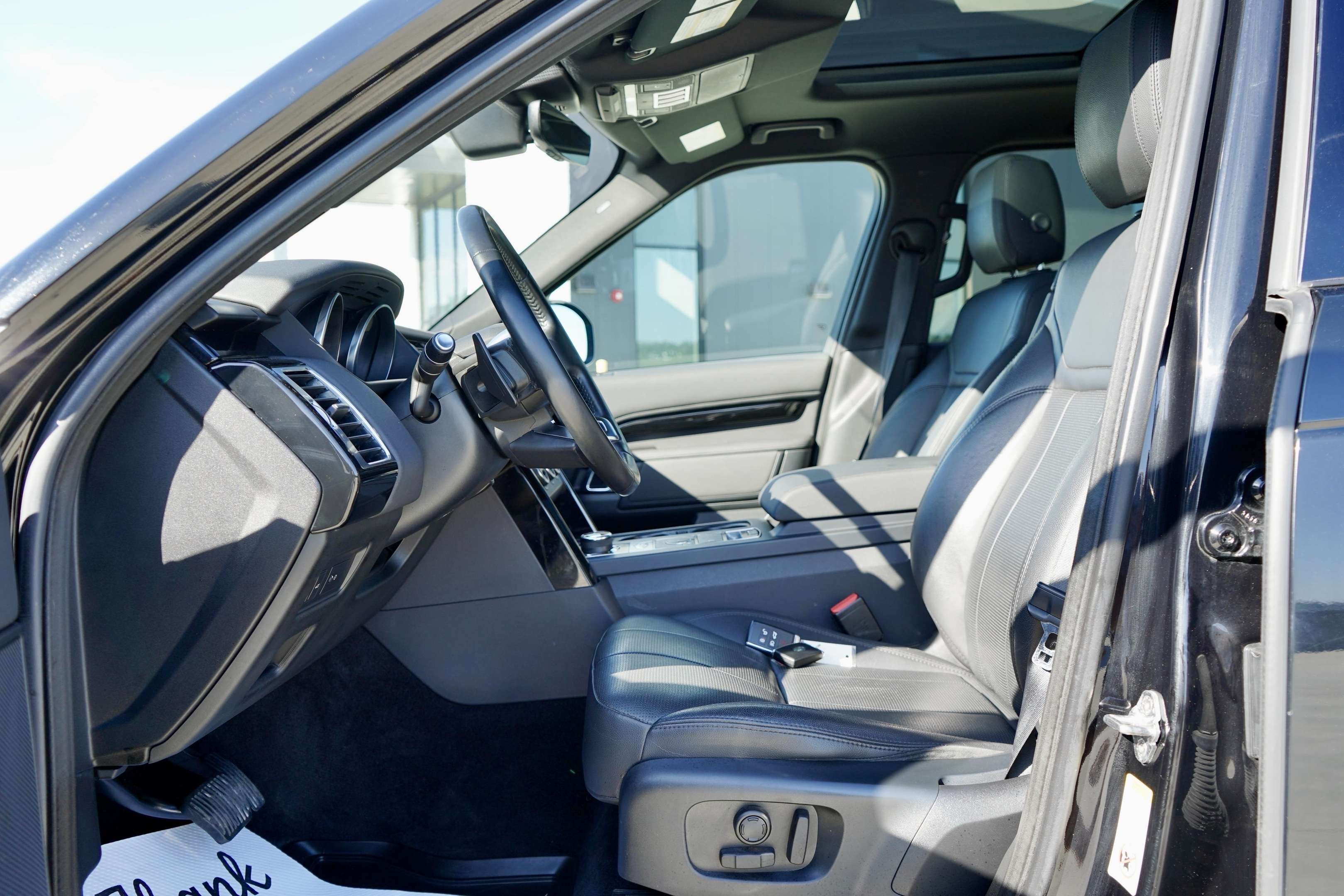 2019 Land Rover Discovery SE Td6 4WD thumb 9