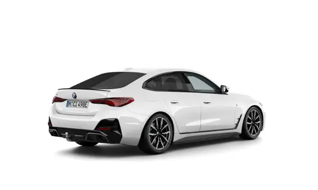 BMW i4 view 3