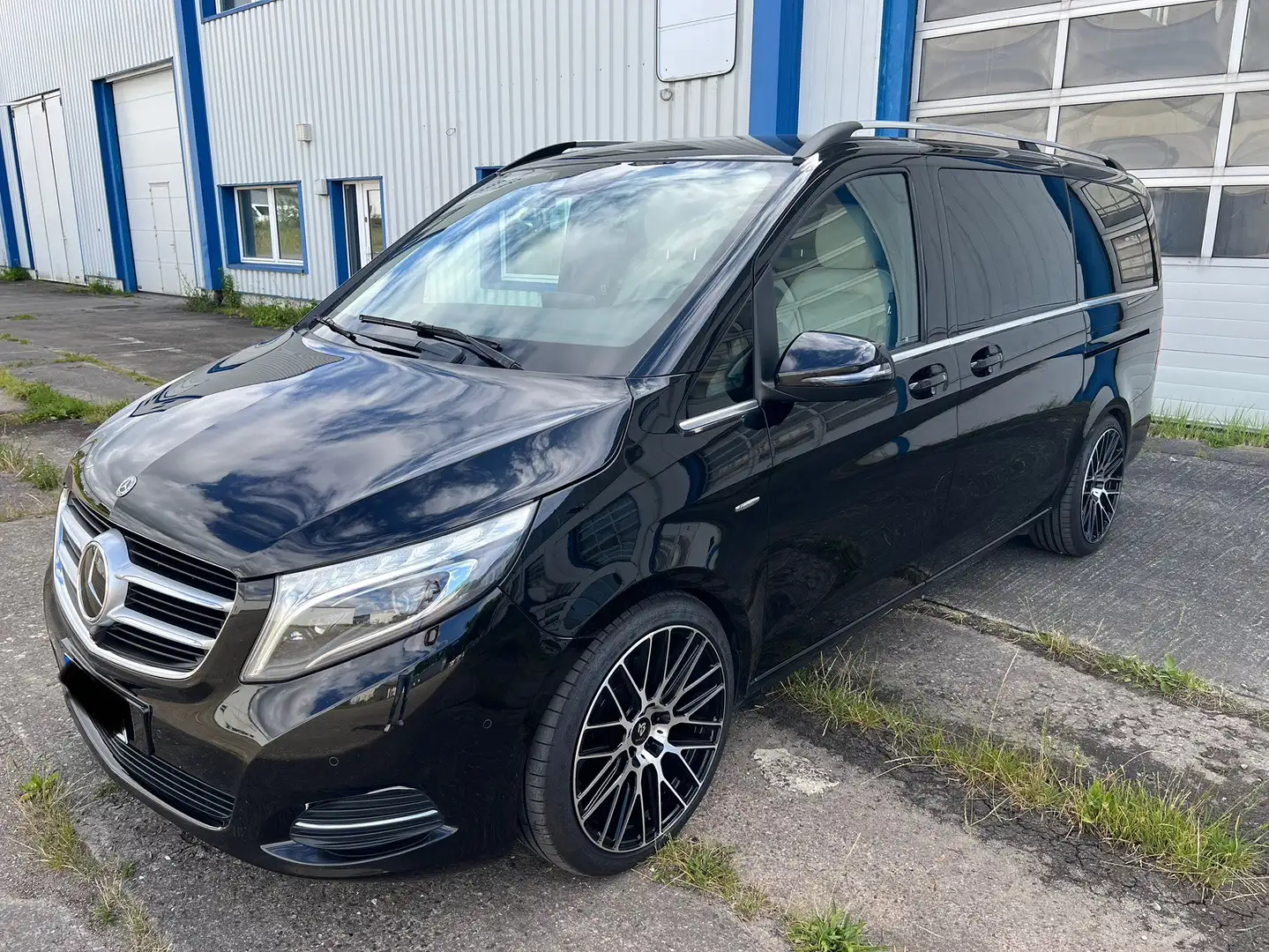 Mercedes-Benz V 250 d lang 7G-TRONIC Edition Vollausstattung Neuwerig Schwarz - 2