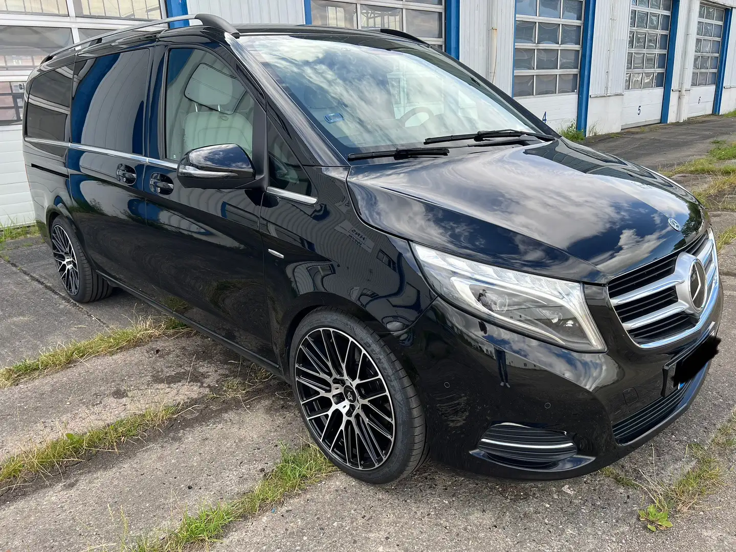 Mercedes-Benz V 250 d lang 7G-TRONIC Edition Vollausstattung Neuwerig Schwarz - 1