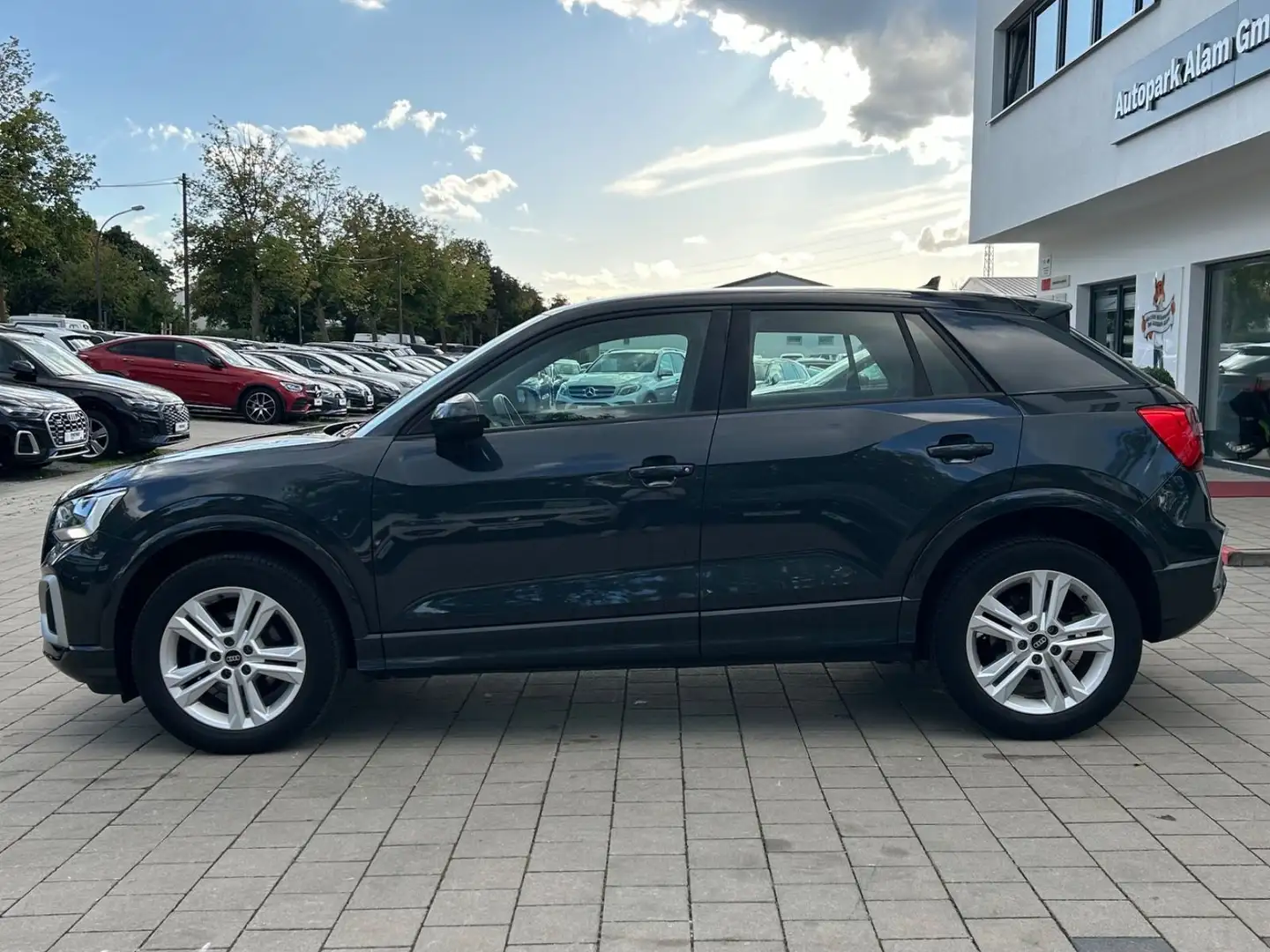 Audi Q2 35 TFSI advanced ACC LED RFK SHZ Sound Grau - 2