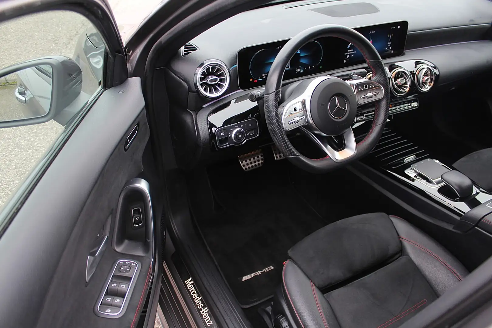 Mercedes-Benz A 180 d Limousine Aut. AMG-Line, Ambiente, Navi, Keyl... Grau - 2