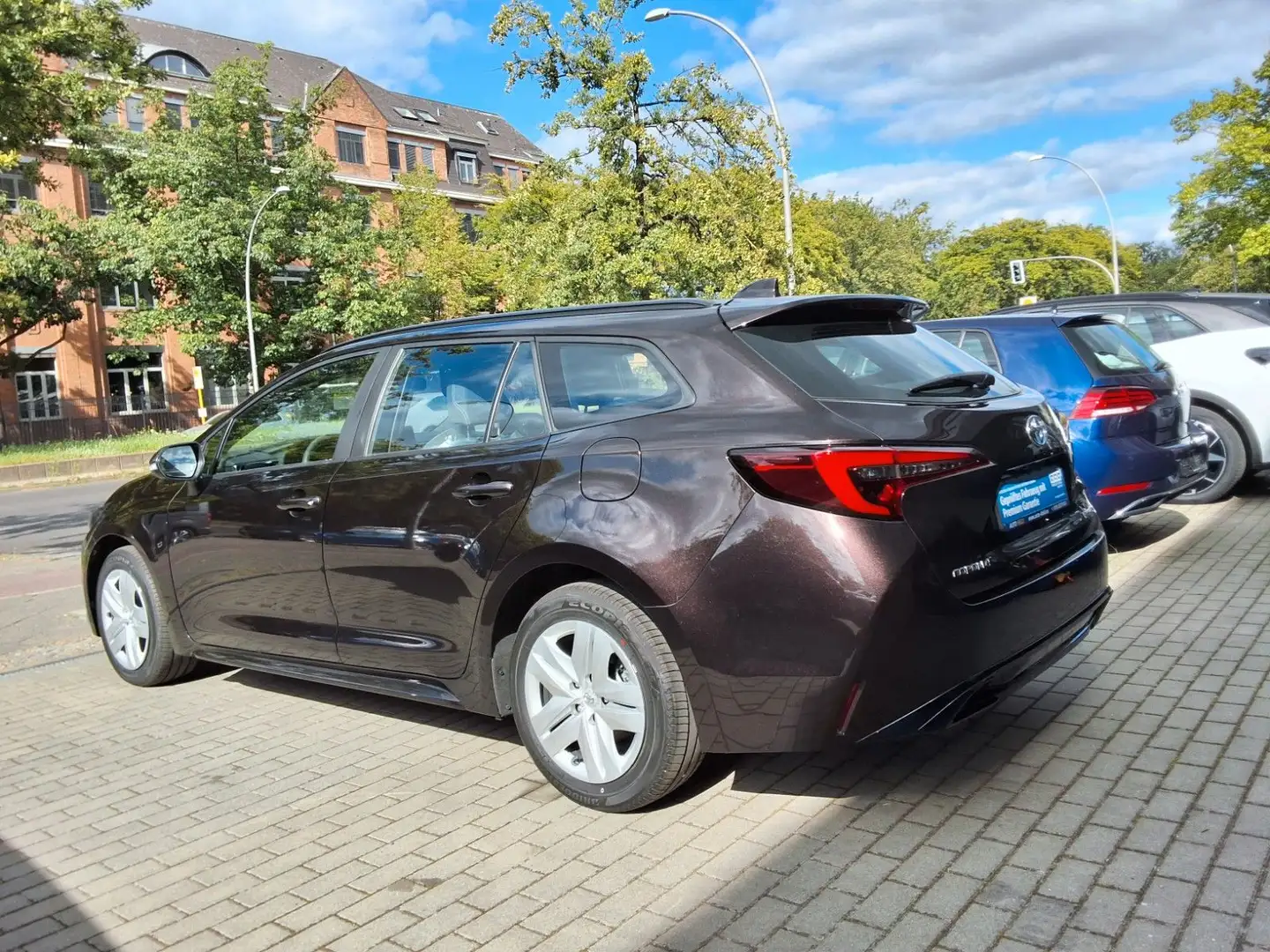 Toyota Corolla 1,8 Hybrid Comfort Touring Sports Schwarz - 2