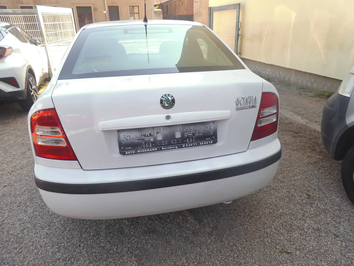 Skoda Octavia 1.6 Tour Weiß - 2