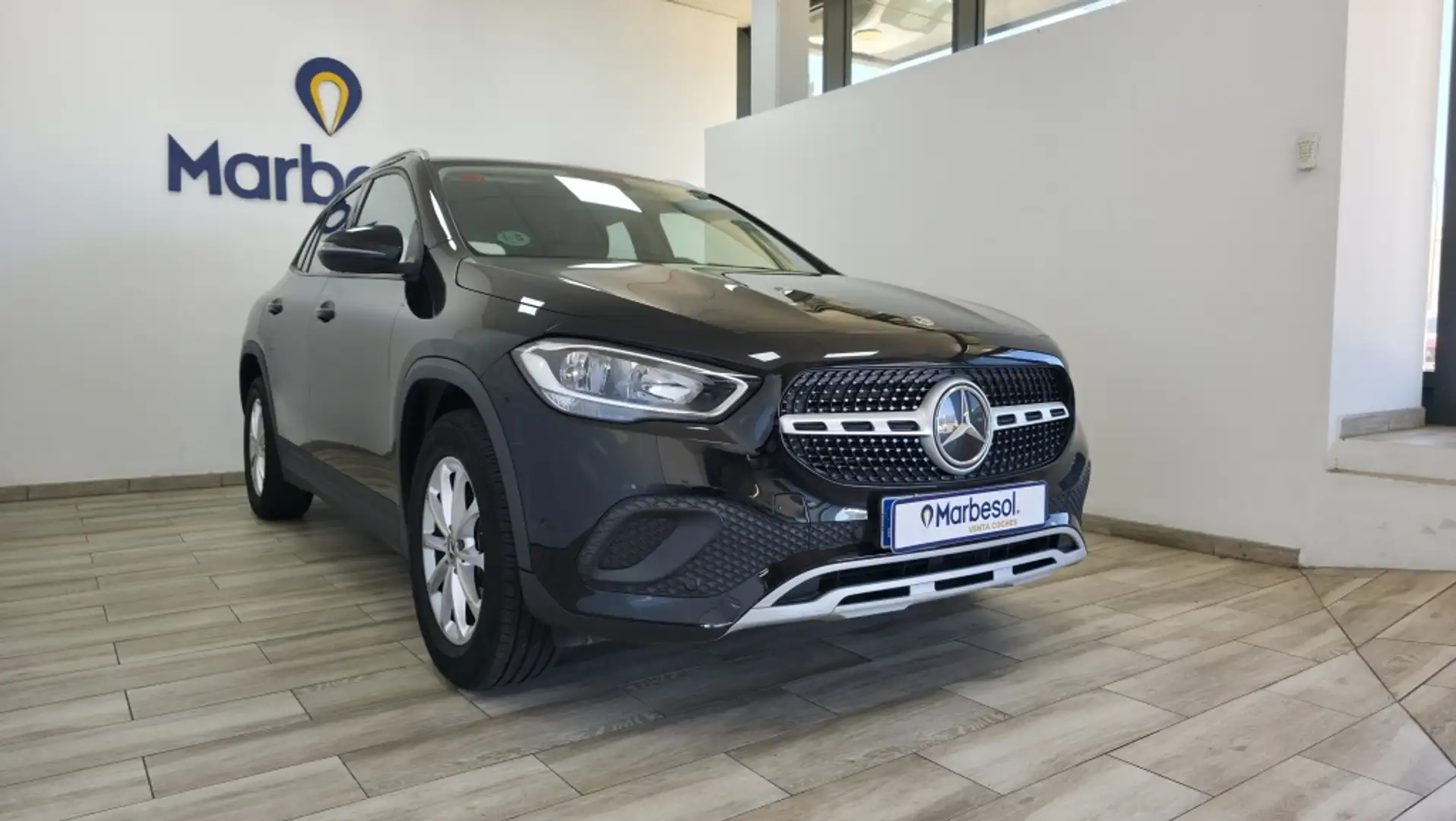 Mercedes-Benz GLA 180 7G-DCT Negro - 2