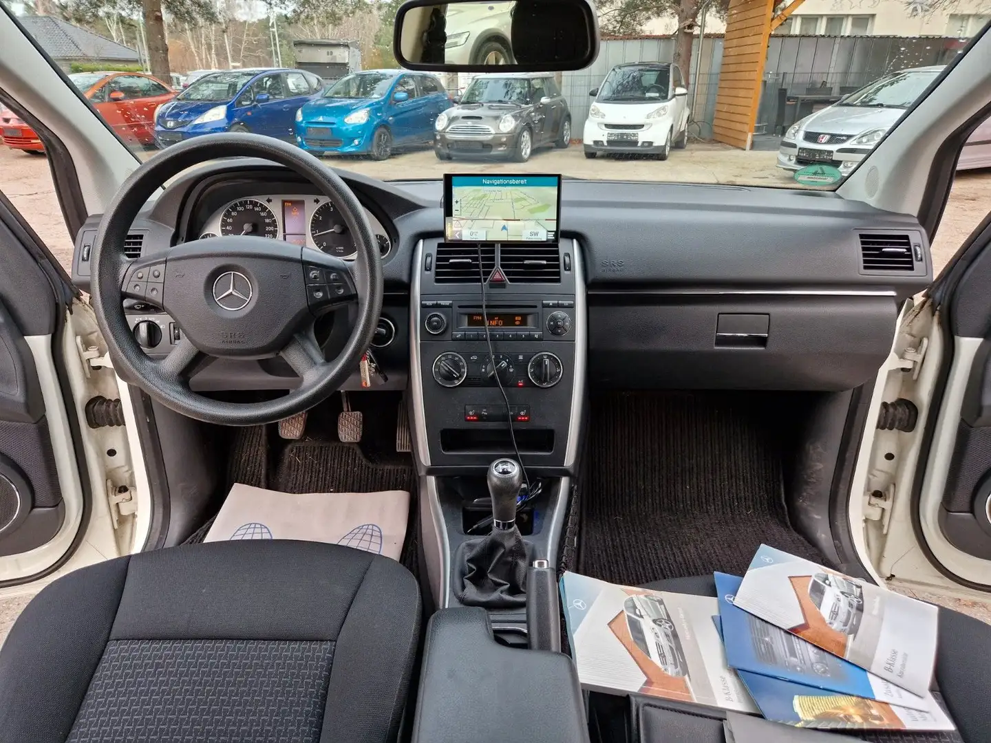 Mercedes-Benz B 180 NAVi PDC + EiNPARKASSiSTENT 102TKM Blanc - 2