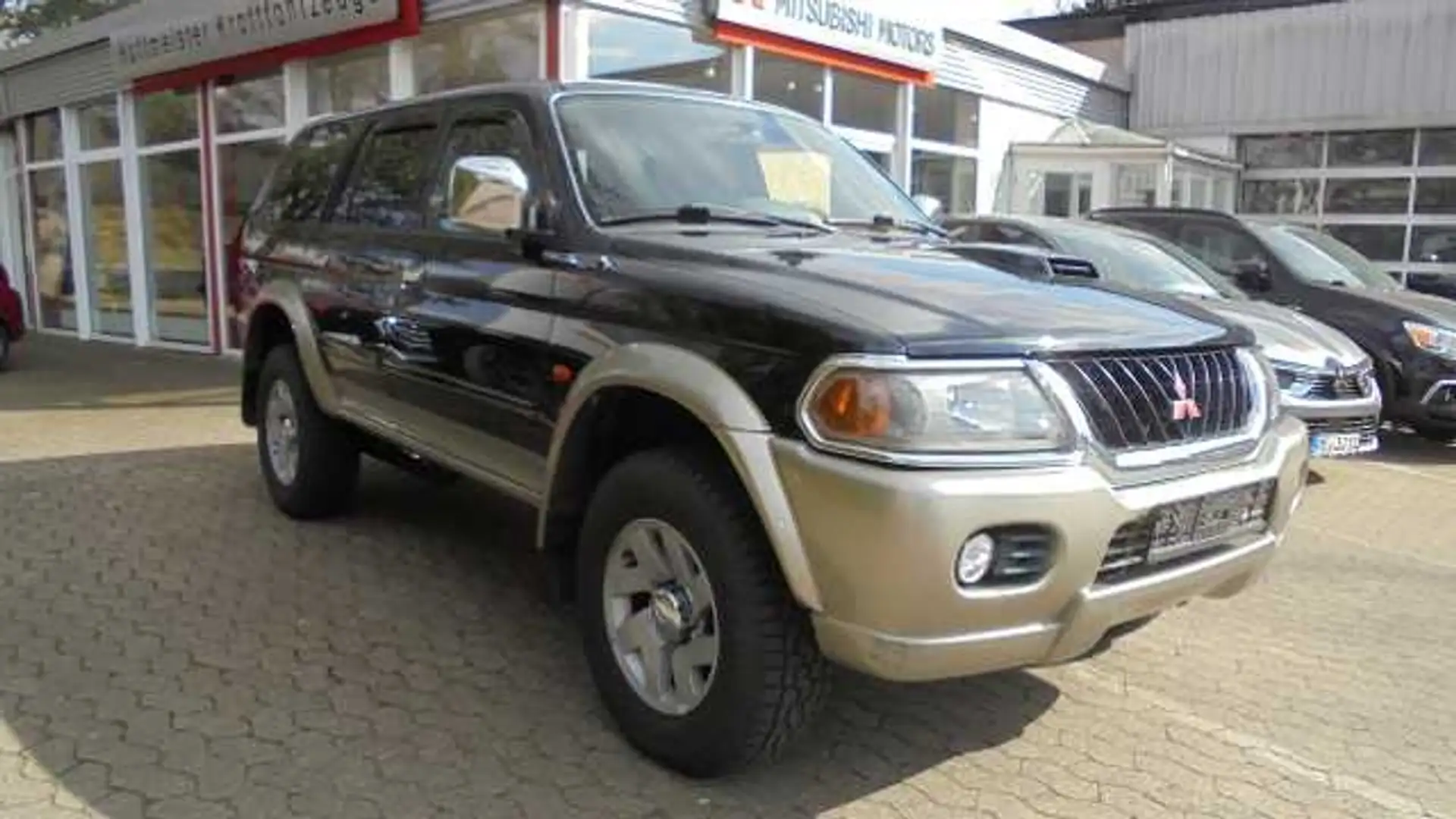 Mitsubishi Pajero Sport Diesel - 2