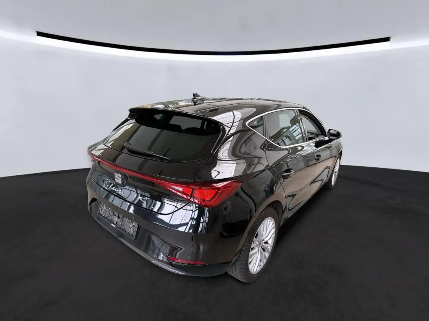 SEAT Leon 1.5 eTSI Xcellence KAMERA NAVI ACC LED Schwarz - 2