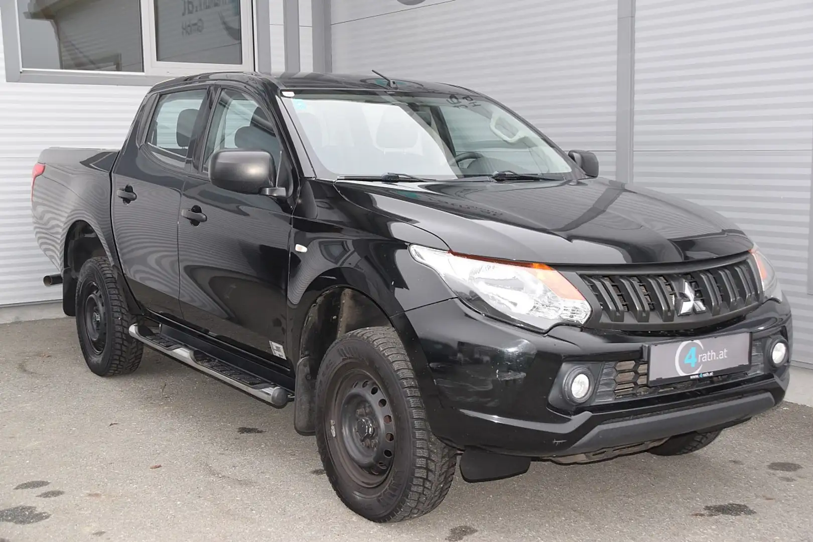 Mitsubishi L200 L 200 2.4 DI-D Invite Double Cab 4WD Schwarz - 2