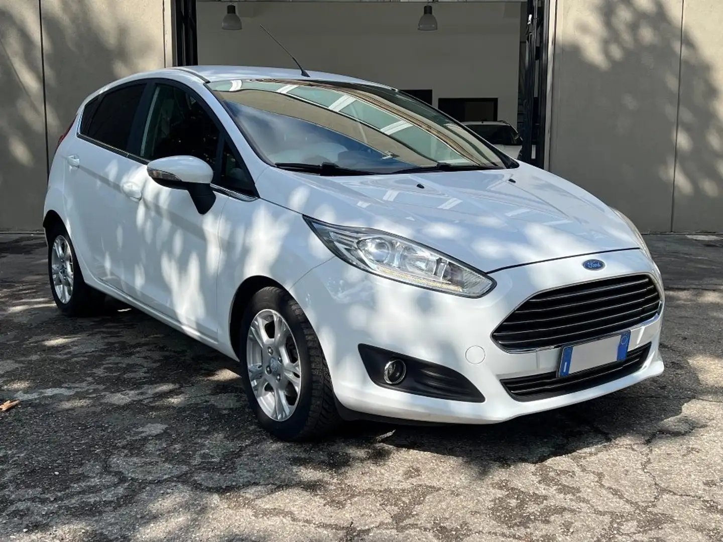 Ford Fiesta 1.4 5p. Bz.- GPL Titanium Blanc - 1