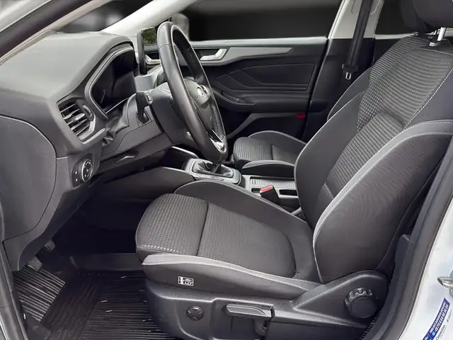 Ford Focus view 13