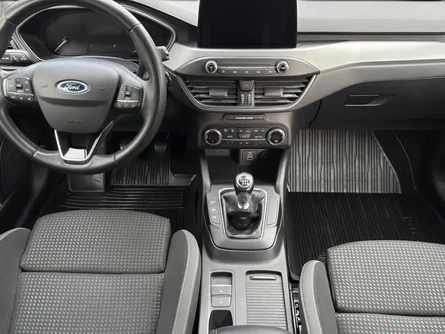 Ford Focus view 15