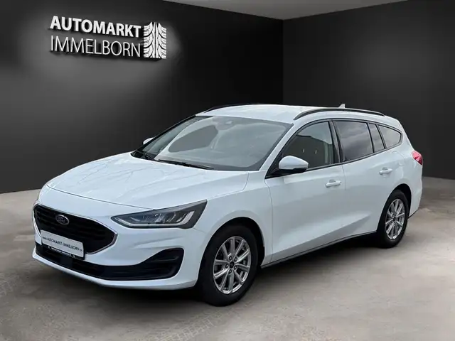 Ford Focus view 3