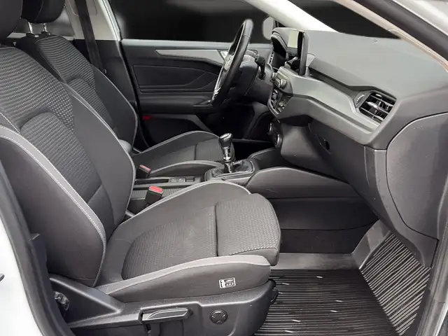 Ford Focus view 14