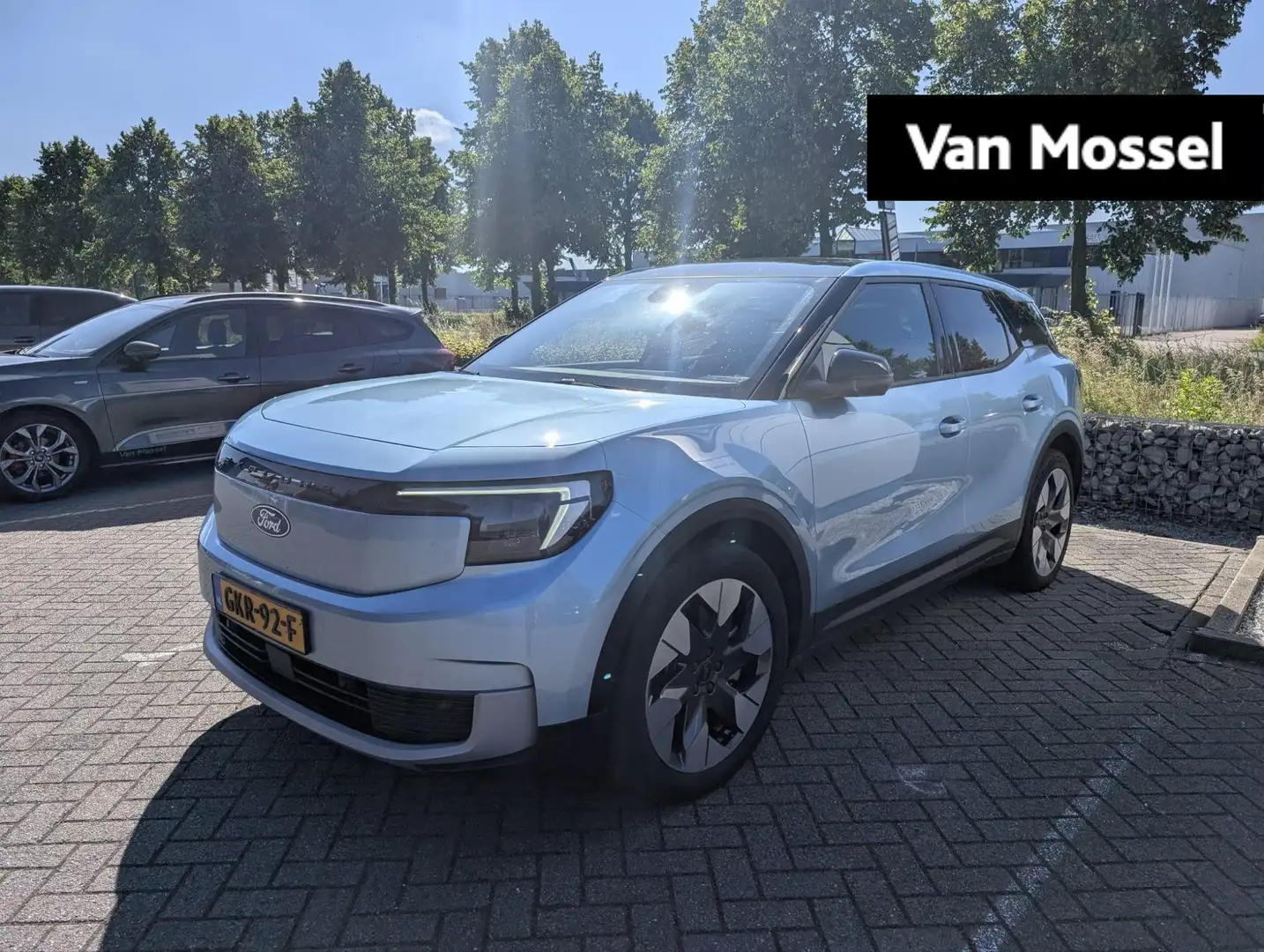 Ford Explorer Premium Extended Range RWD 77 kWh | LAGE KM STAND Blauw - 1