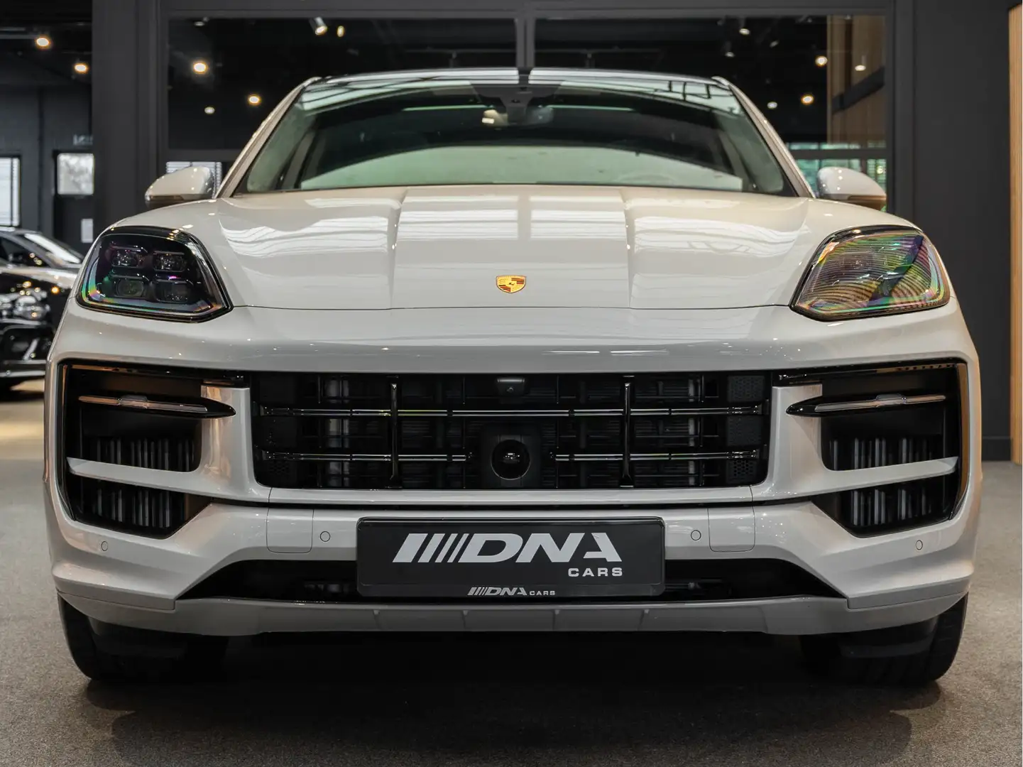 Porsche Cayenne Coupé E-Hybrid Carbon 3.0 E-Hybrid Pano Bose Innod Grau - 2