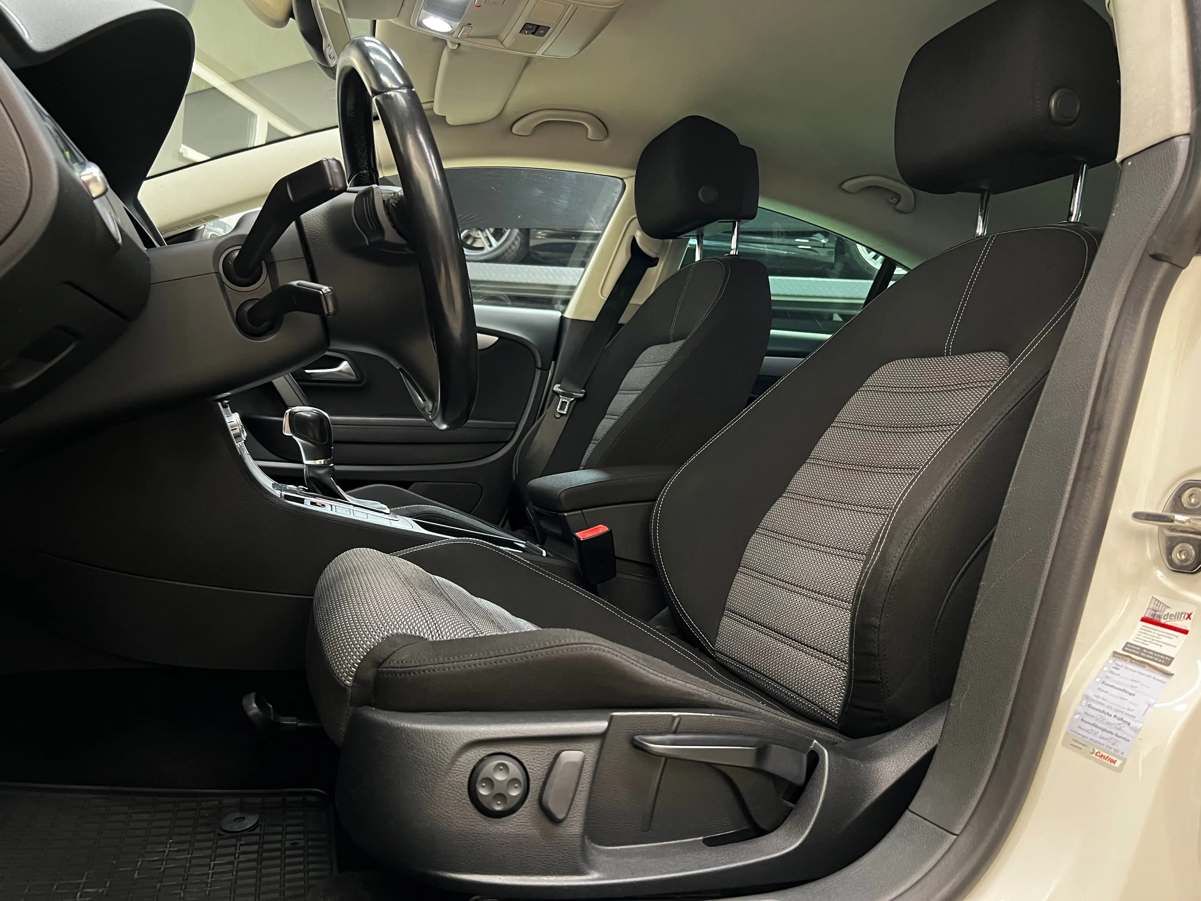 Volkswagen CC Basis BMT DSG*RFK*PDC*SITZHEIZUNG*BI-XENON*NAVI* — photo 13