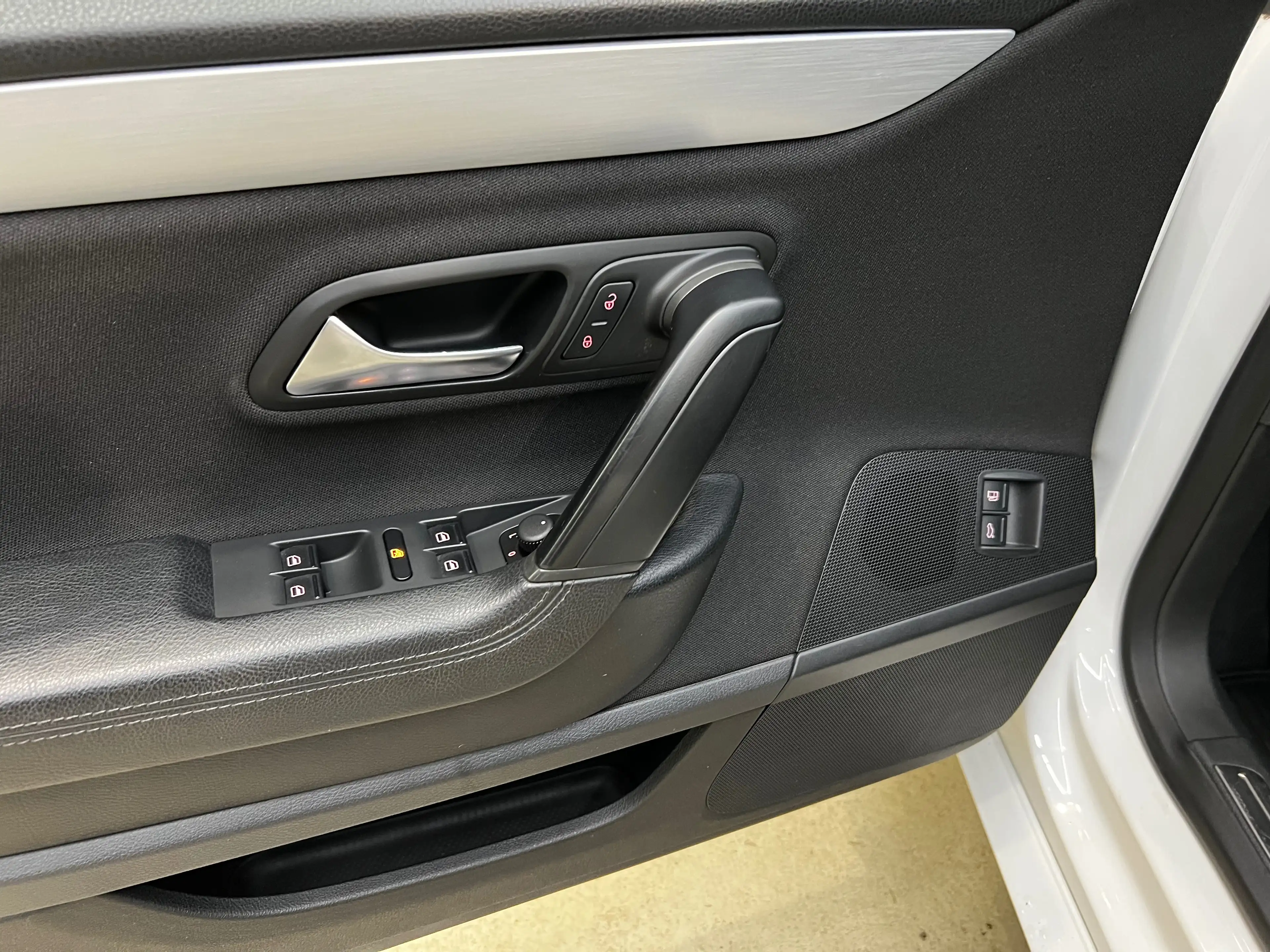 Volkswagen CC Basis BMT DSG*RFK*PDC*SITZHEIZUNG*BI-XENON*NAVI* — photo 12