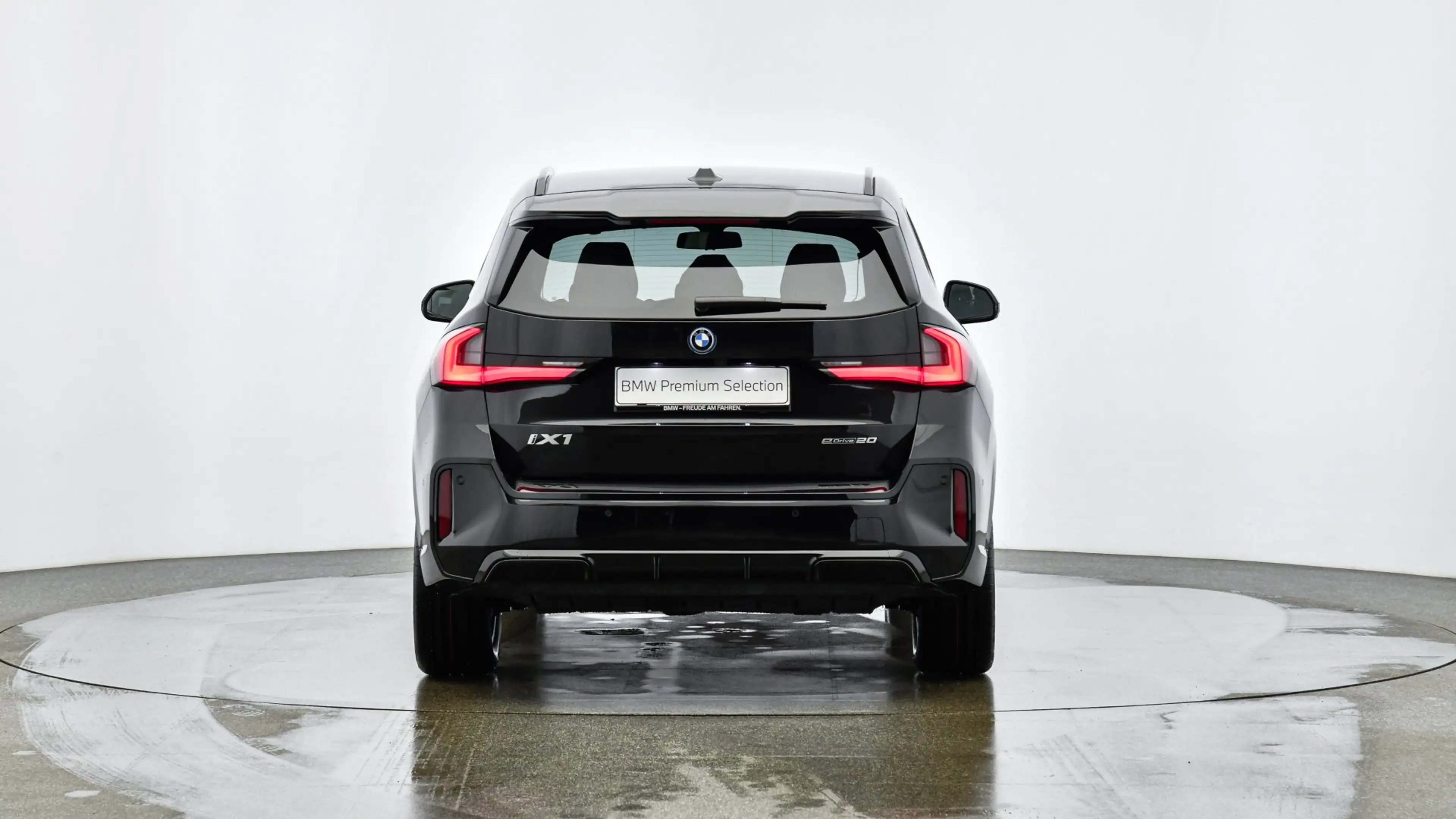 BMW iX1 eDrive20 M-Sportpaket — photo 5