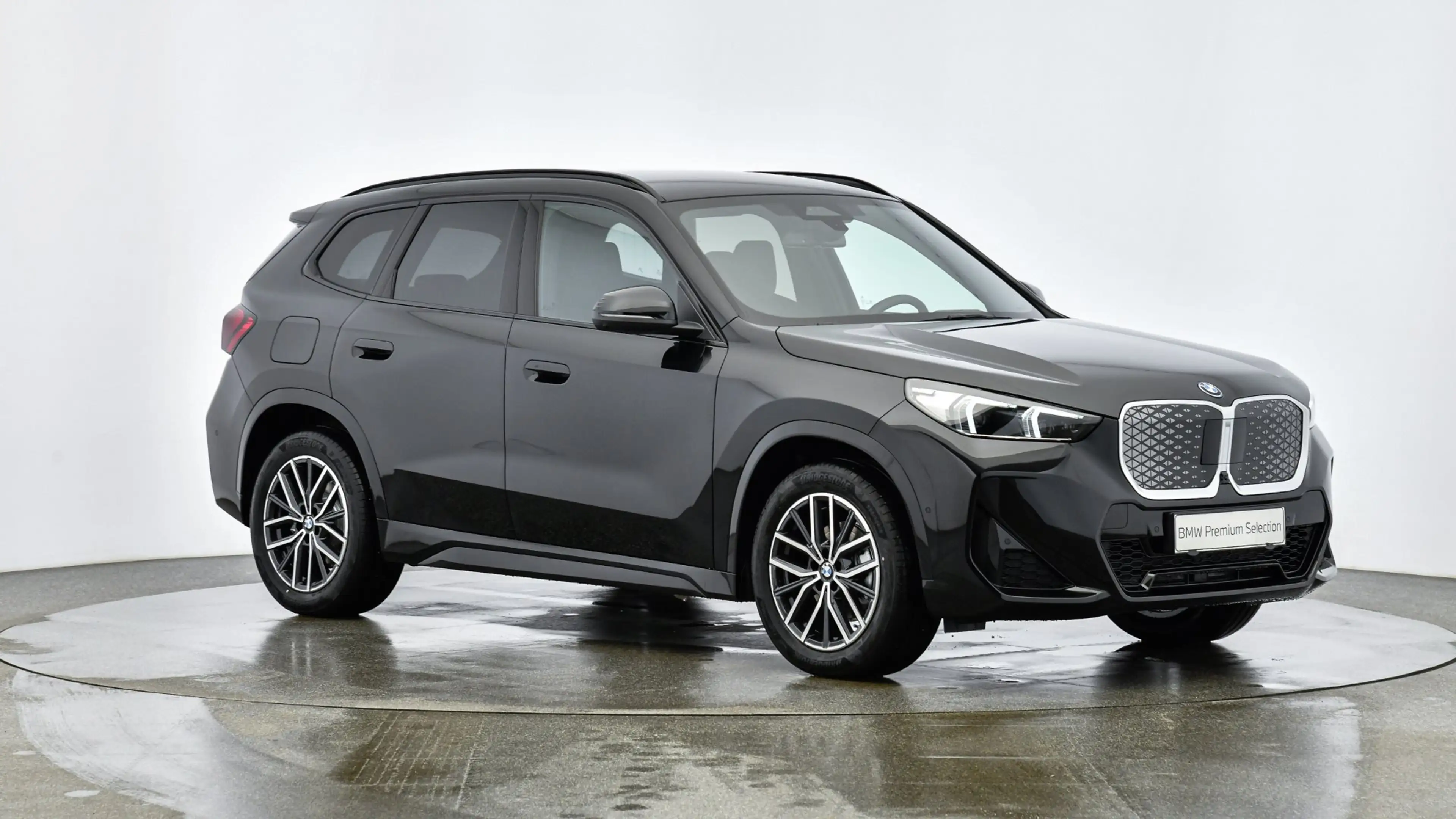 BMW iX1 eDrive20 M-Sportpaket — photo 3
