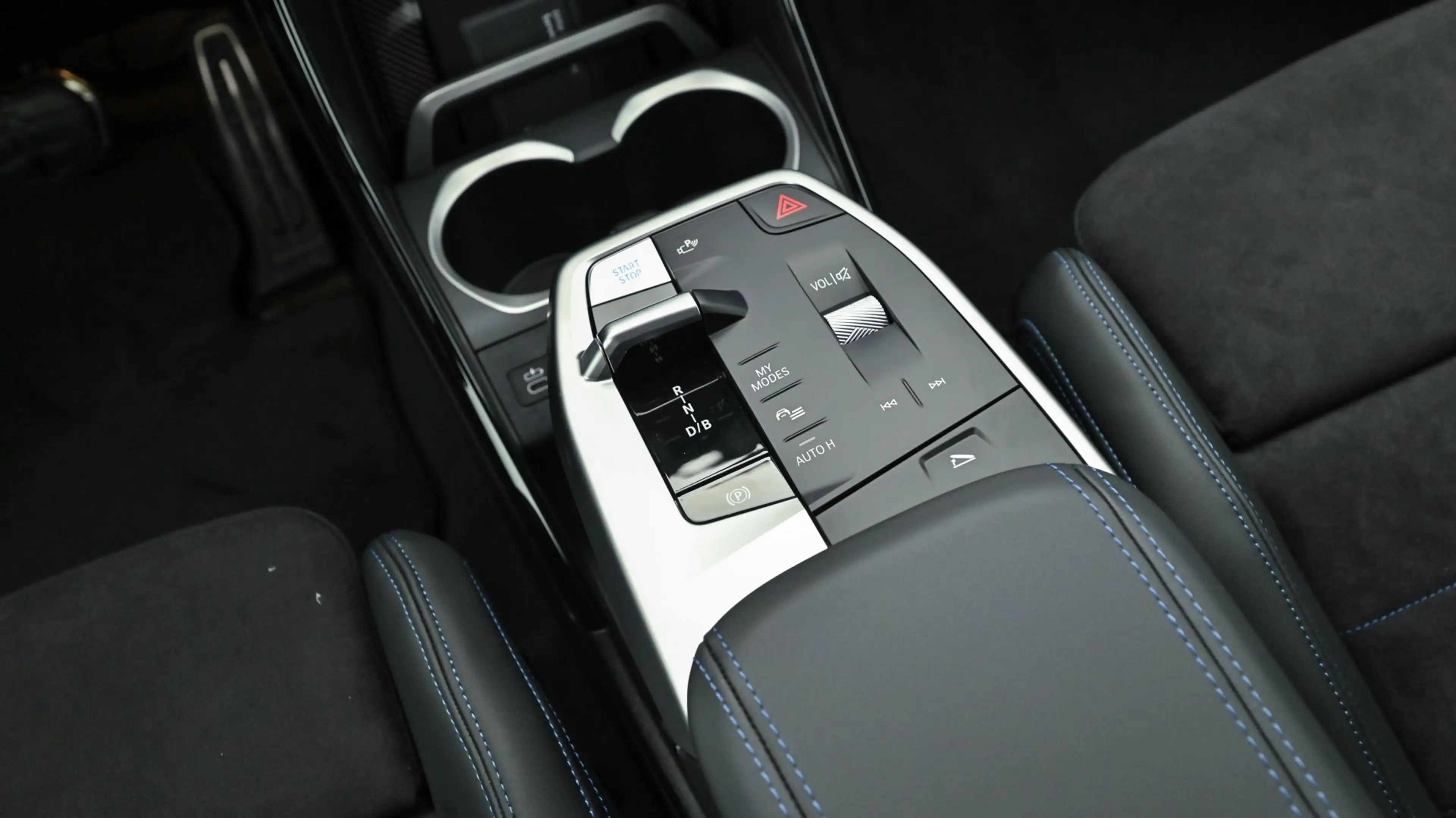 BMW iX1 eDrive20 M-Sportpaket — photo 15