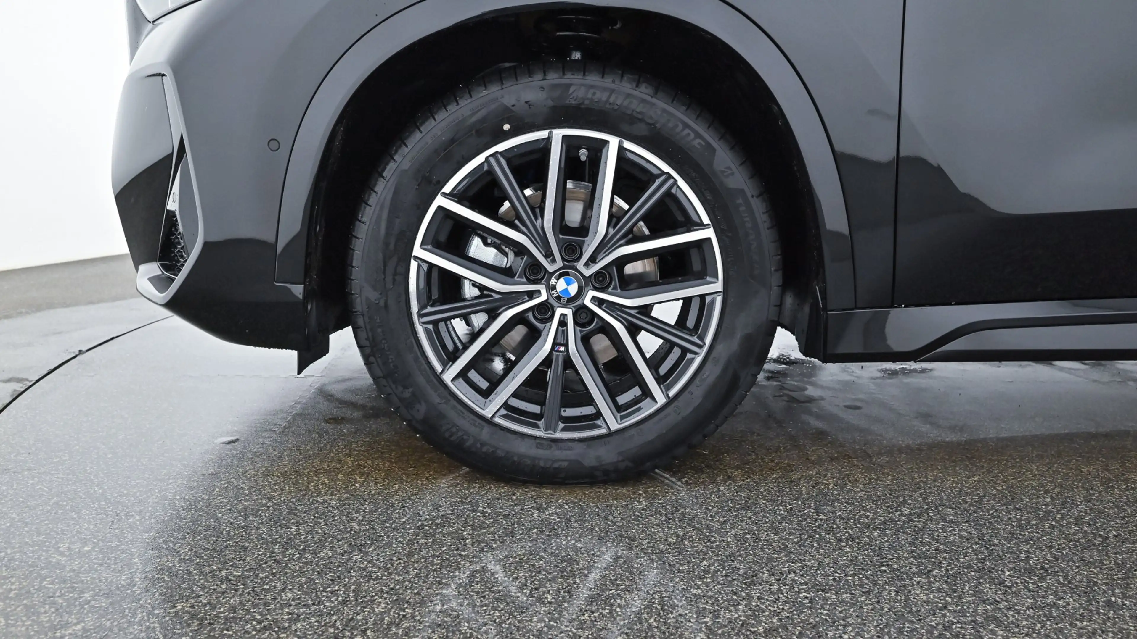 BMW iX1 eDrive20 M-Sportpaket — photo 7