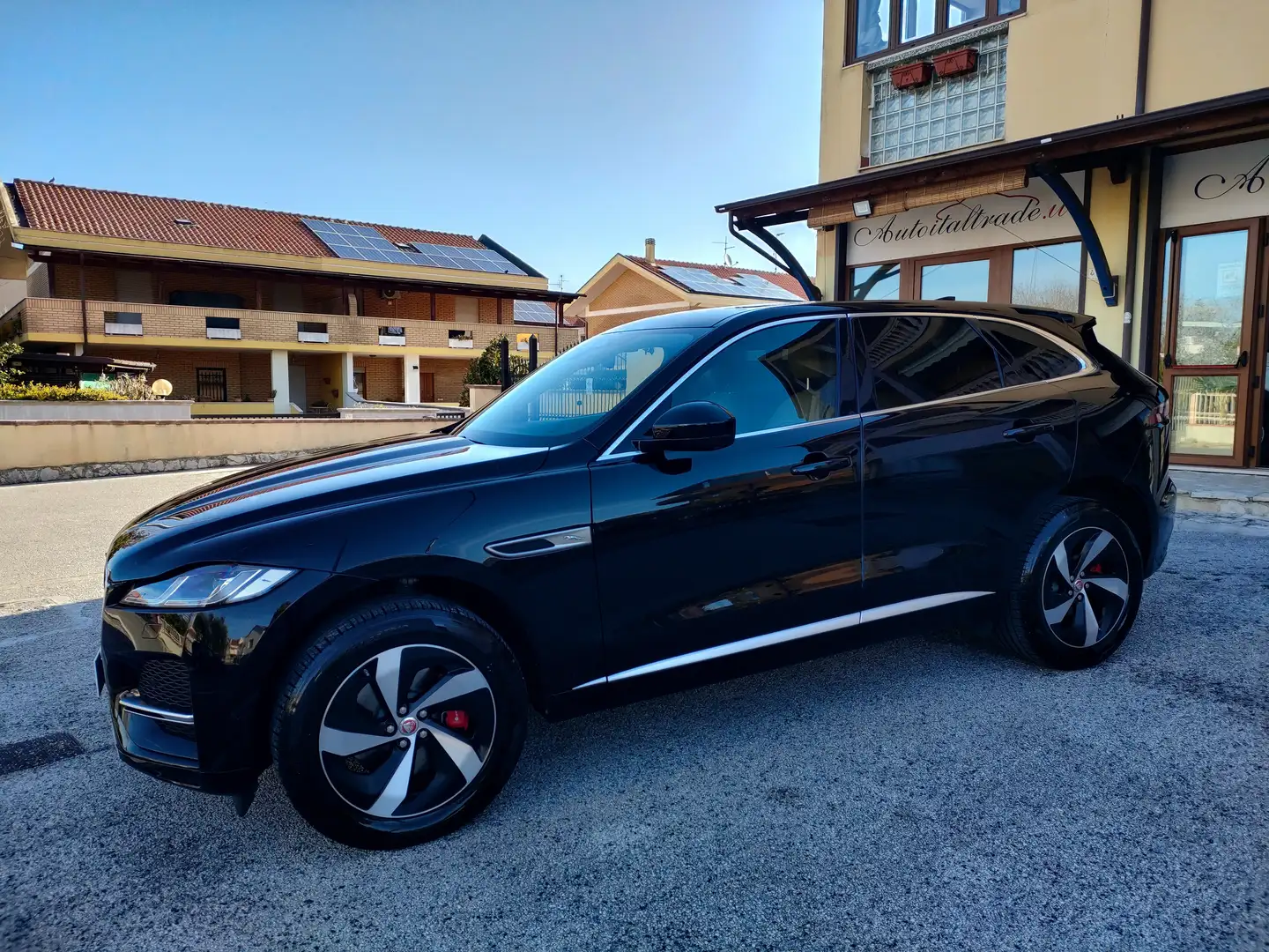 Jaguar F-Pace F-Pace 2021 2.0d  R-Dynamic SE awd 204cv auto Schwarz - 2