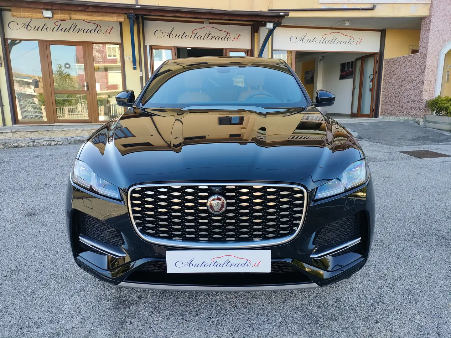 Jaguar F-Pace F-Pace 2021 2.0d  R-Dynamic SE awd 204cv auto Schwarz - 1