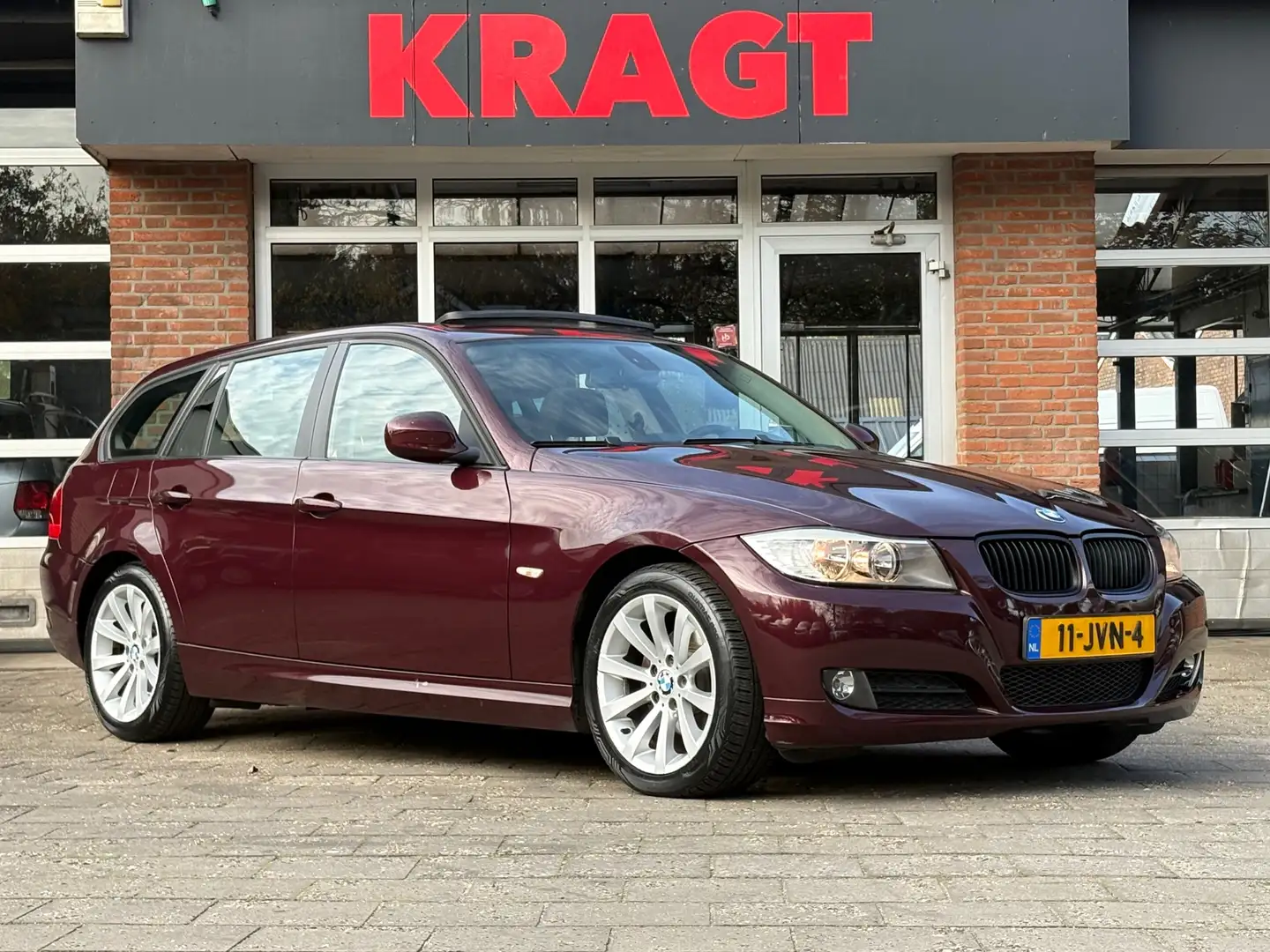 BMW 318 3-serie Touring Business Line 318i 143 pk AUTOMAAT Rood - 2