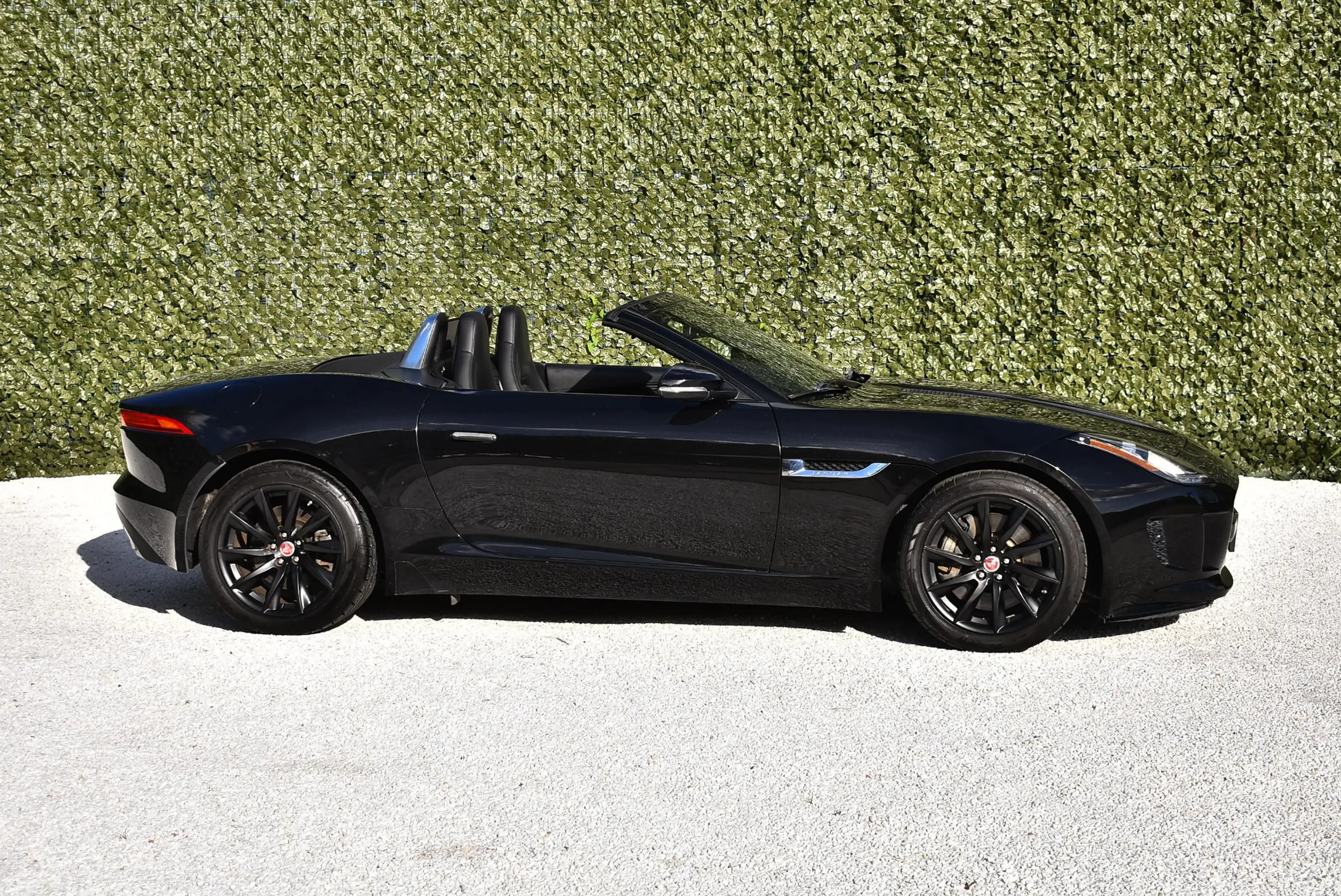 Jaguar F-Type 3.0 V6 Convertible — photo 3