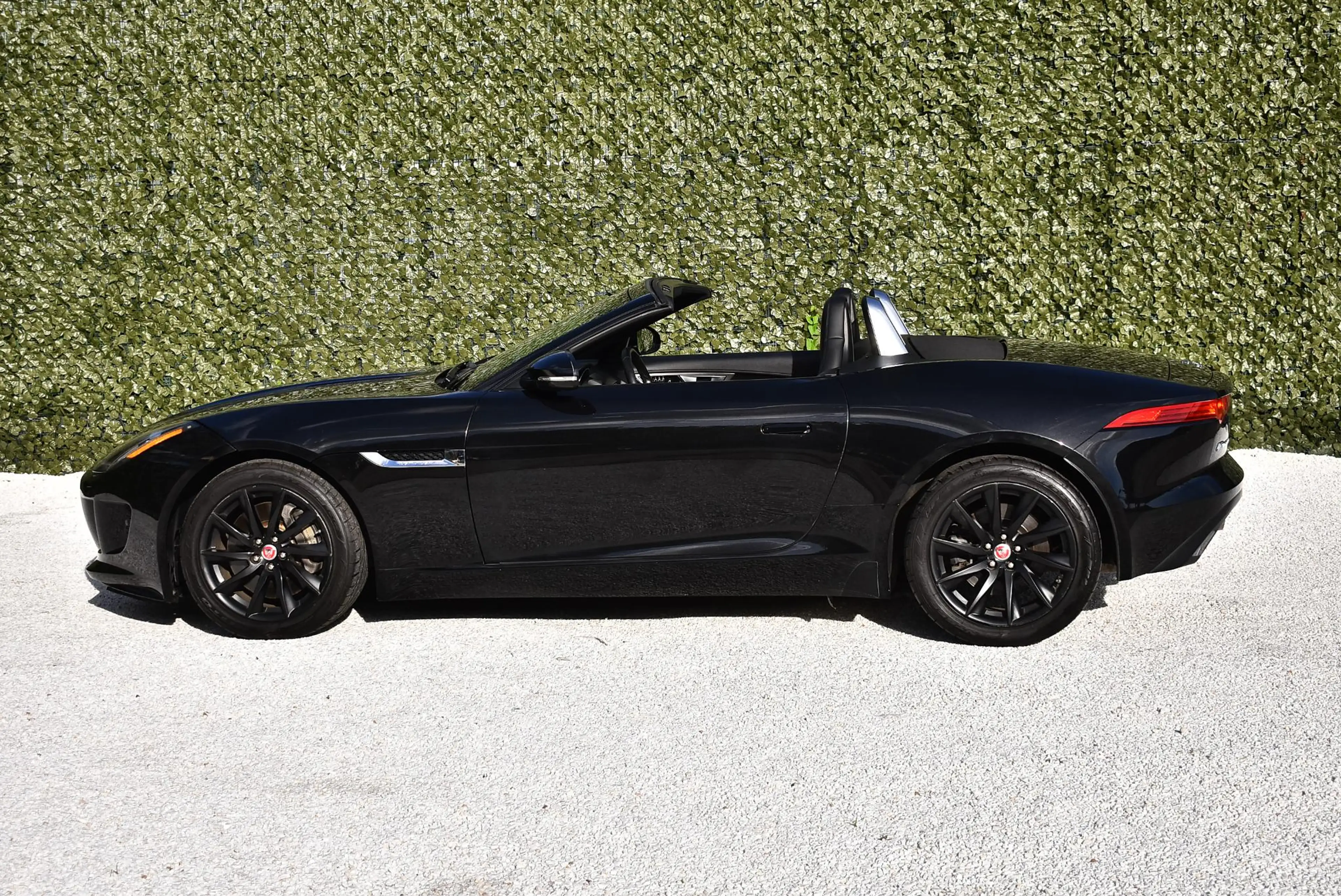 Jaguar F-Type 3.0 V6 Convertible — photo 9