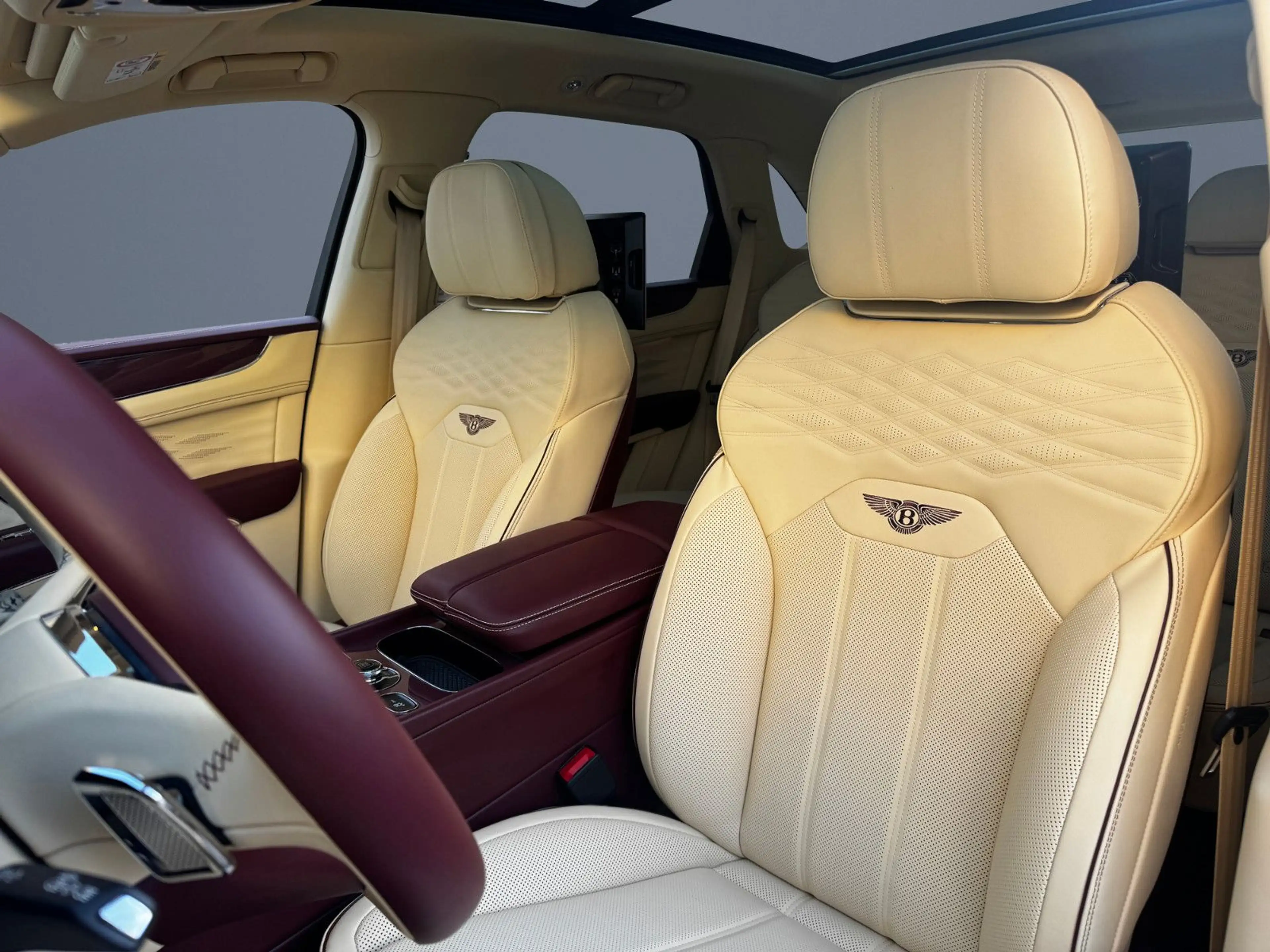 Bentley Bentayga AZURE V8 - MY25 - BENTLEY BERLIN - — photo 12