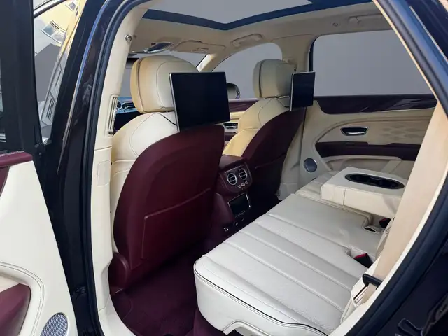 Bentley Bentayga view 14