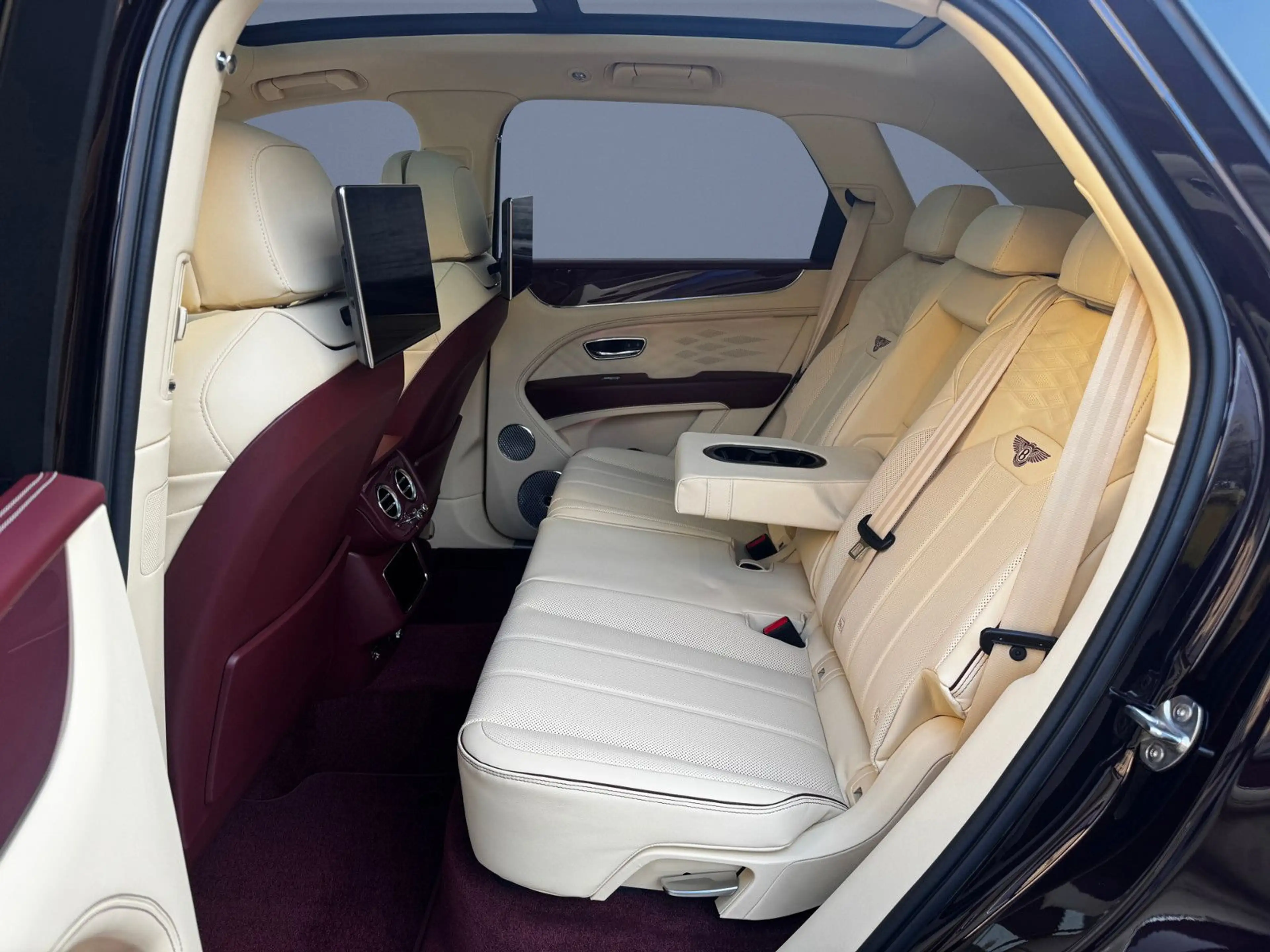 Bentley Bentayga AZURE V8 - MY25 - BENTLEY BERLIN - — photo 13