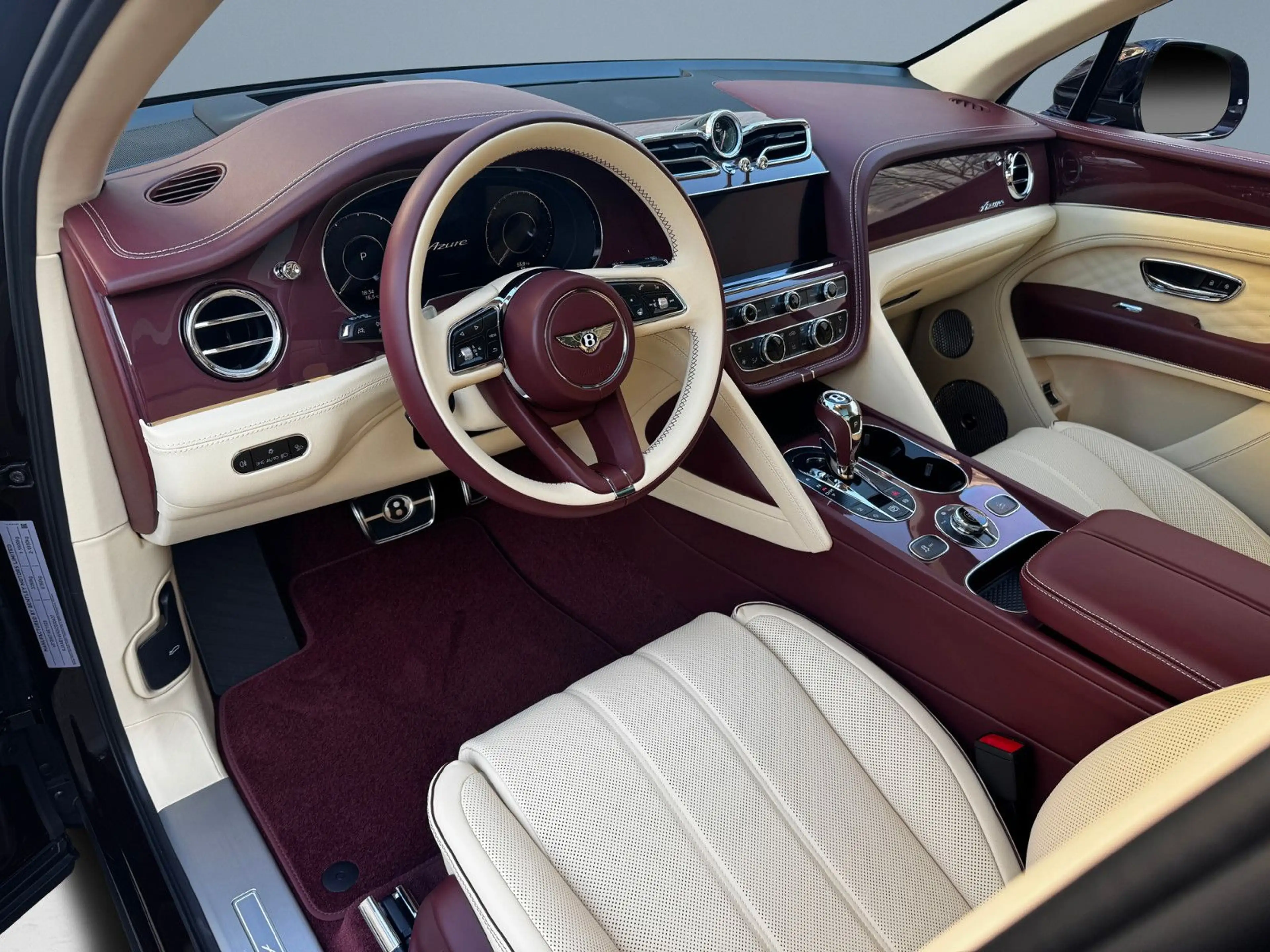 Bentley Bentayga AZURE V8 - MY25 - BENTLEY BERLIN - — photo 10