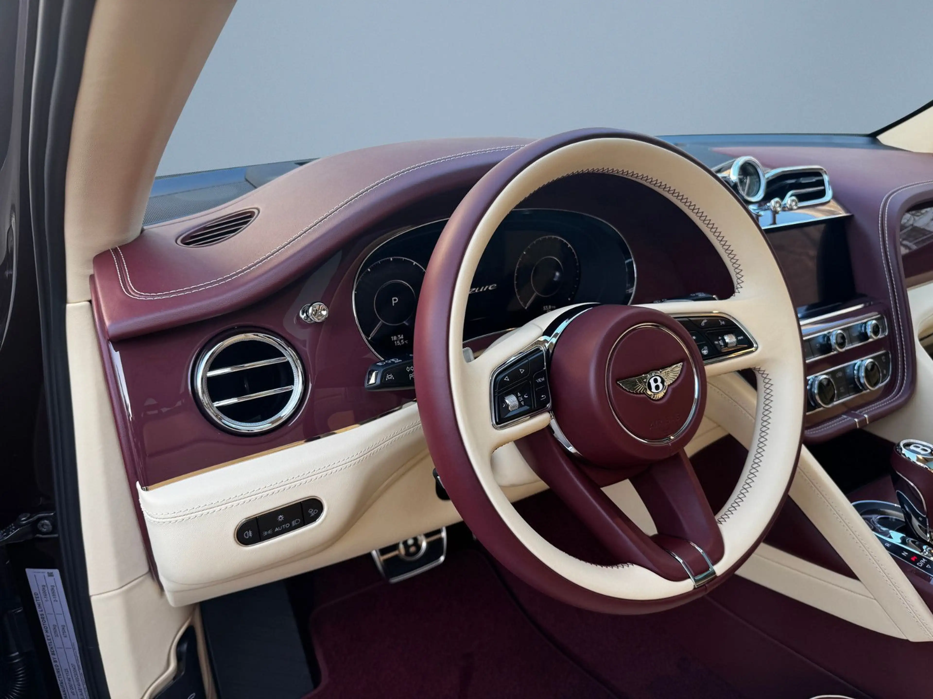 Bentley Bentayga AZURE V8 - MY25 - BENTLEY BERLIN - — photo 11