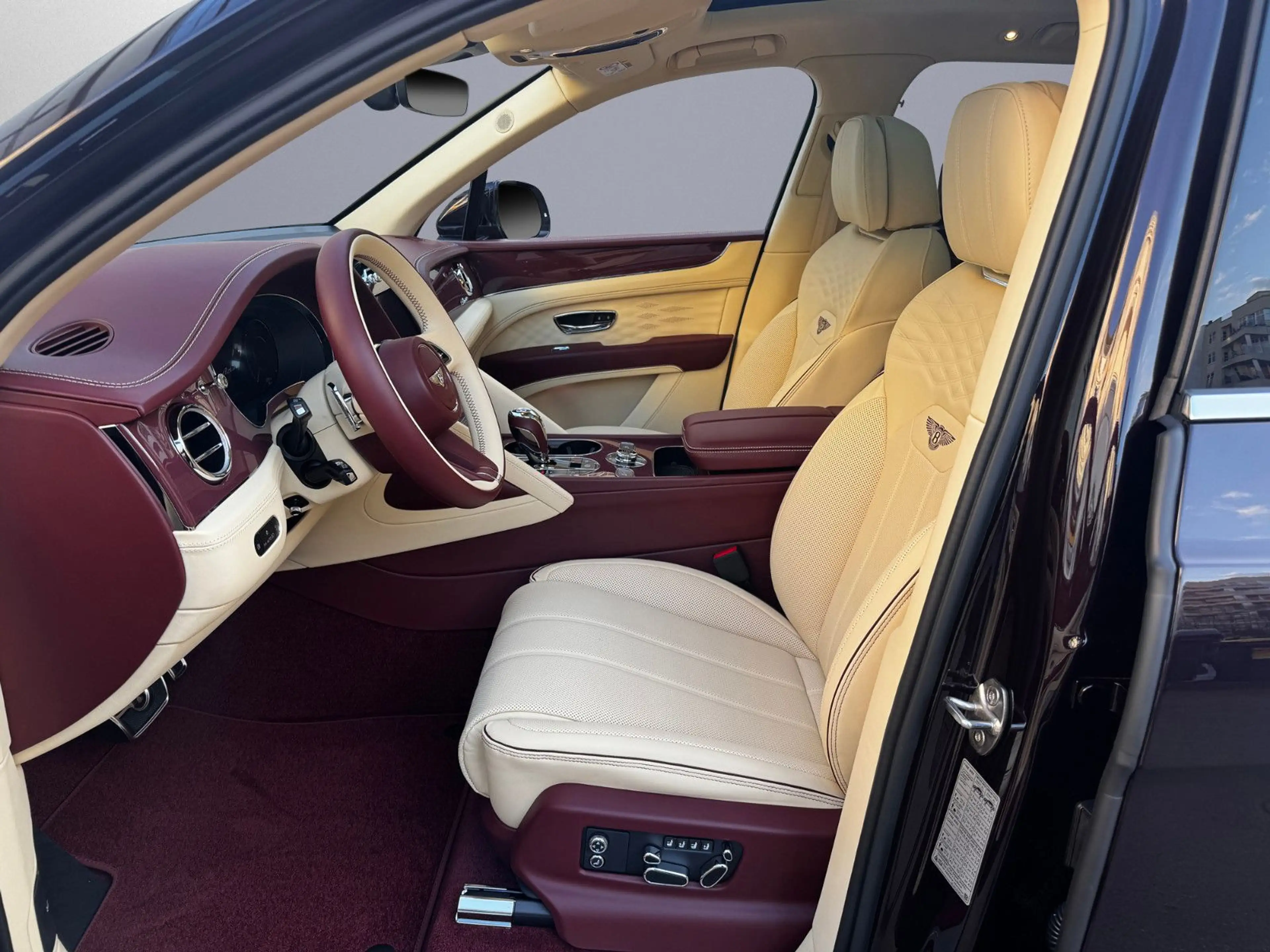 Bentley Bentayga AZURE V8 - MY25 - BENTLEY BERLIN - — photo 9