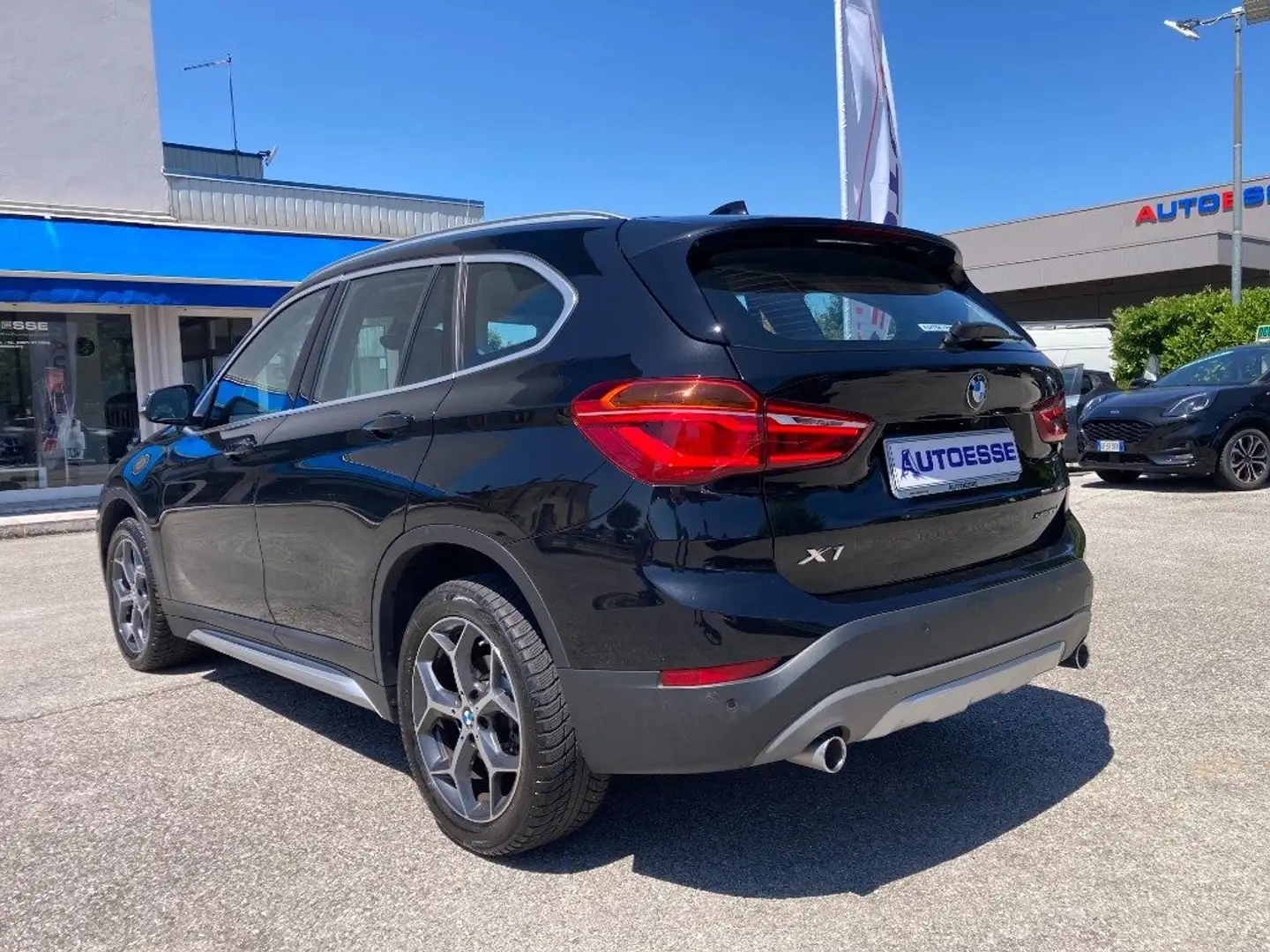 BMW X1 sDrive18d xLine Autom. Nero - 2