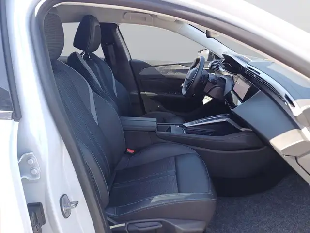 Peugeot 308 view 11