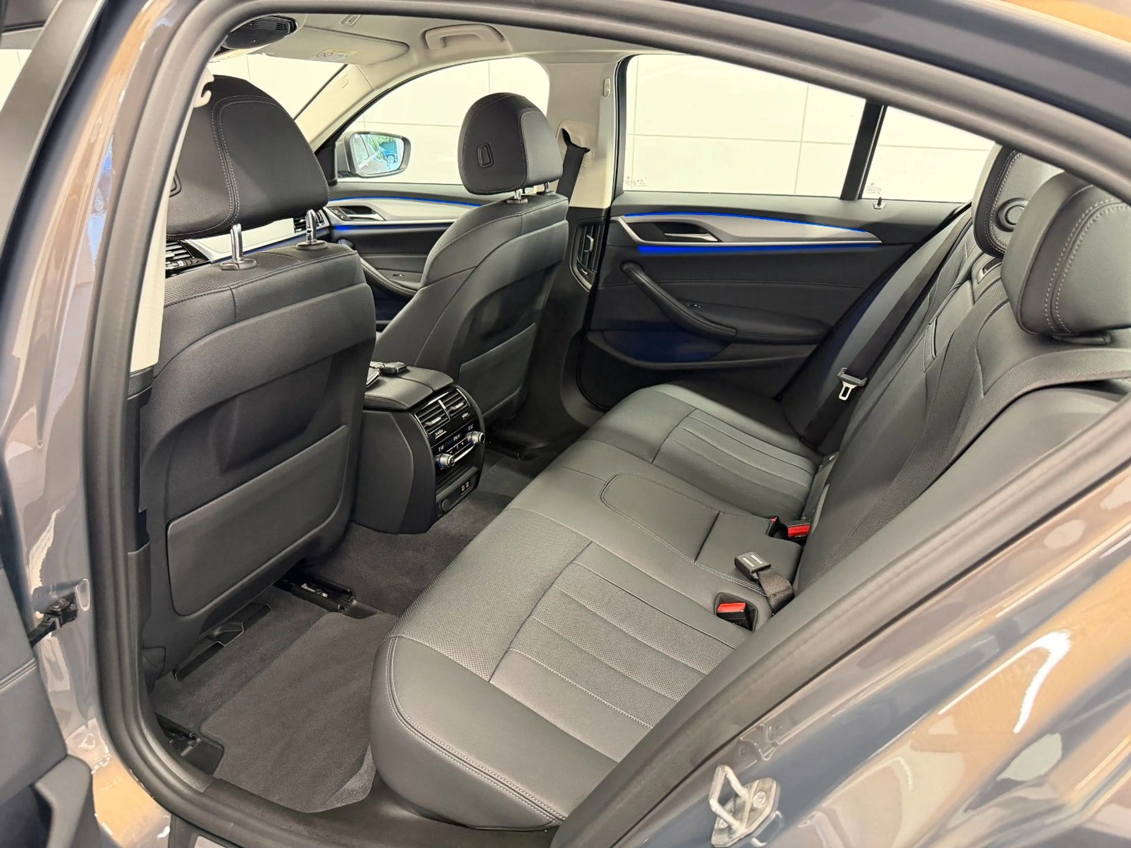 BMW 520 i/Laser/Vollleder/HeadUp/V-Cockpit Pro/Cam — photo 15