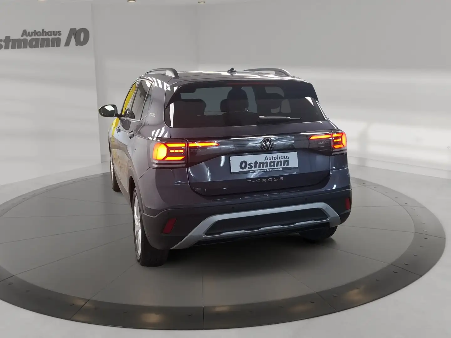 Volkswagen T-Cross 1.0 TSI 85 kW Goal AHK Navi SHZ CarPlay Grijs - 2
