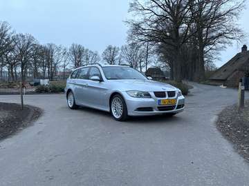 325i Touring Aut.