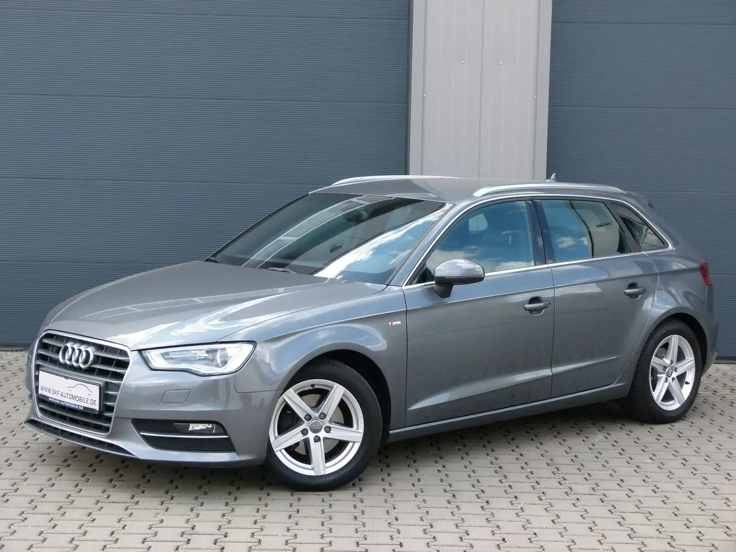 Audi A3 Sportback S-line Sportpaket Bi-Xenon PDC Navi Gris - 1