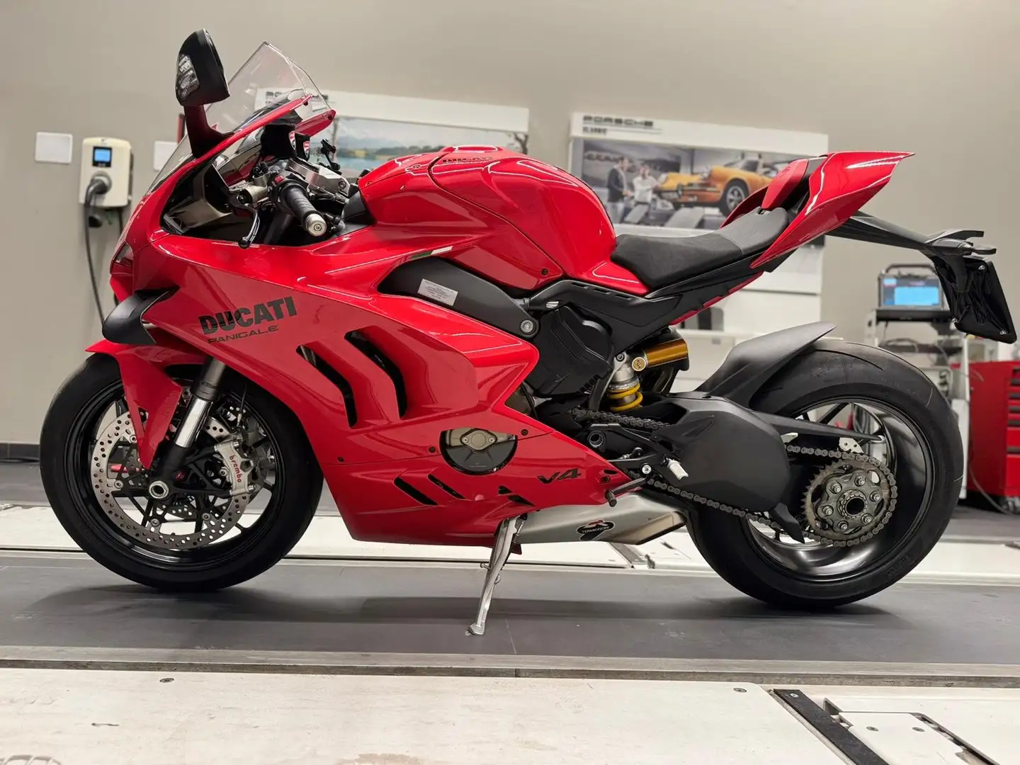 Ducati Panigale V4 Rosso - 2